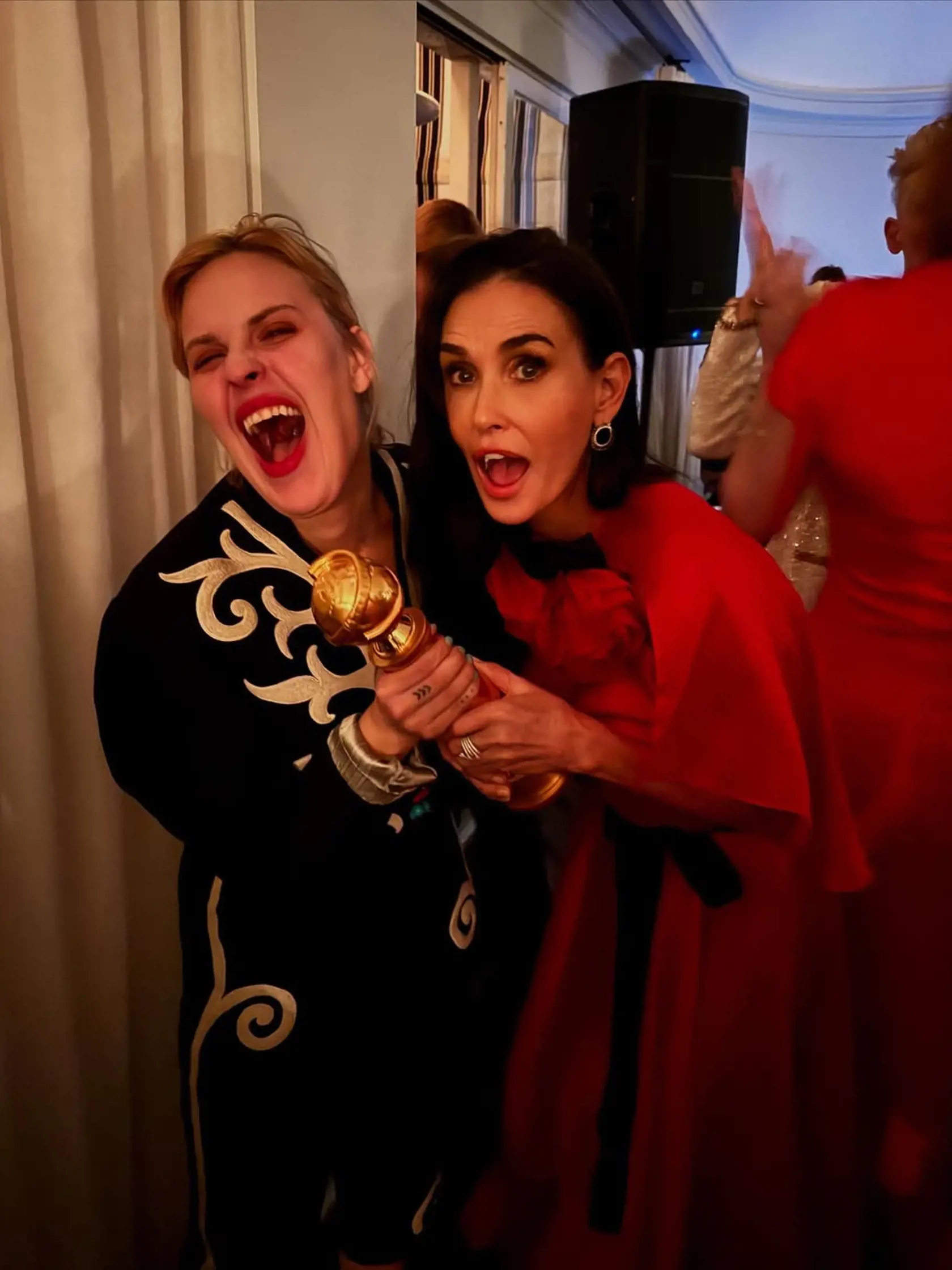 Dcéra Tallulah nepustila Zlatý glóbus, ktorý získala jej mama Demi Moore z rúk.