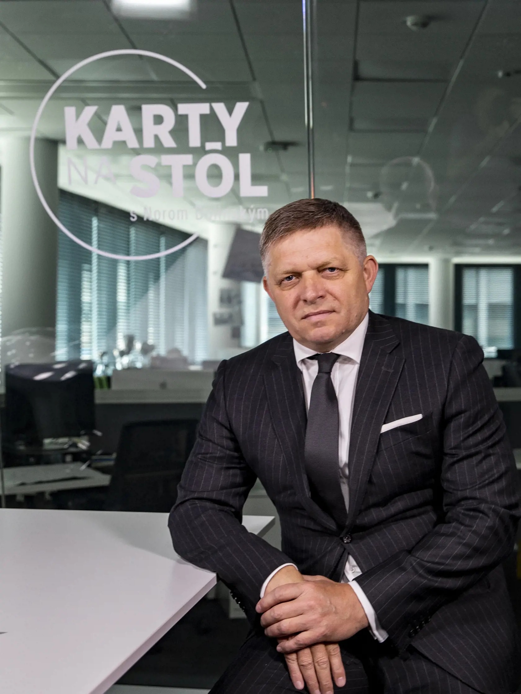 Diskusná relácia "Karty na stôl", ktorej hosťom bol Robert Fico. 