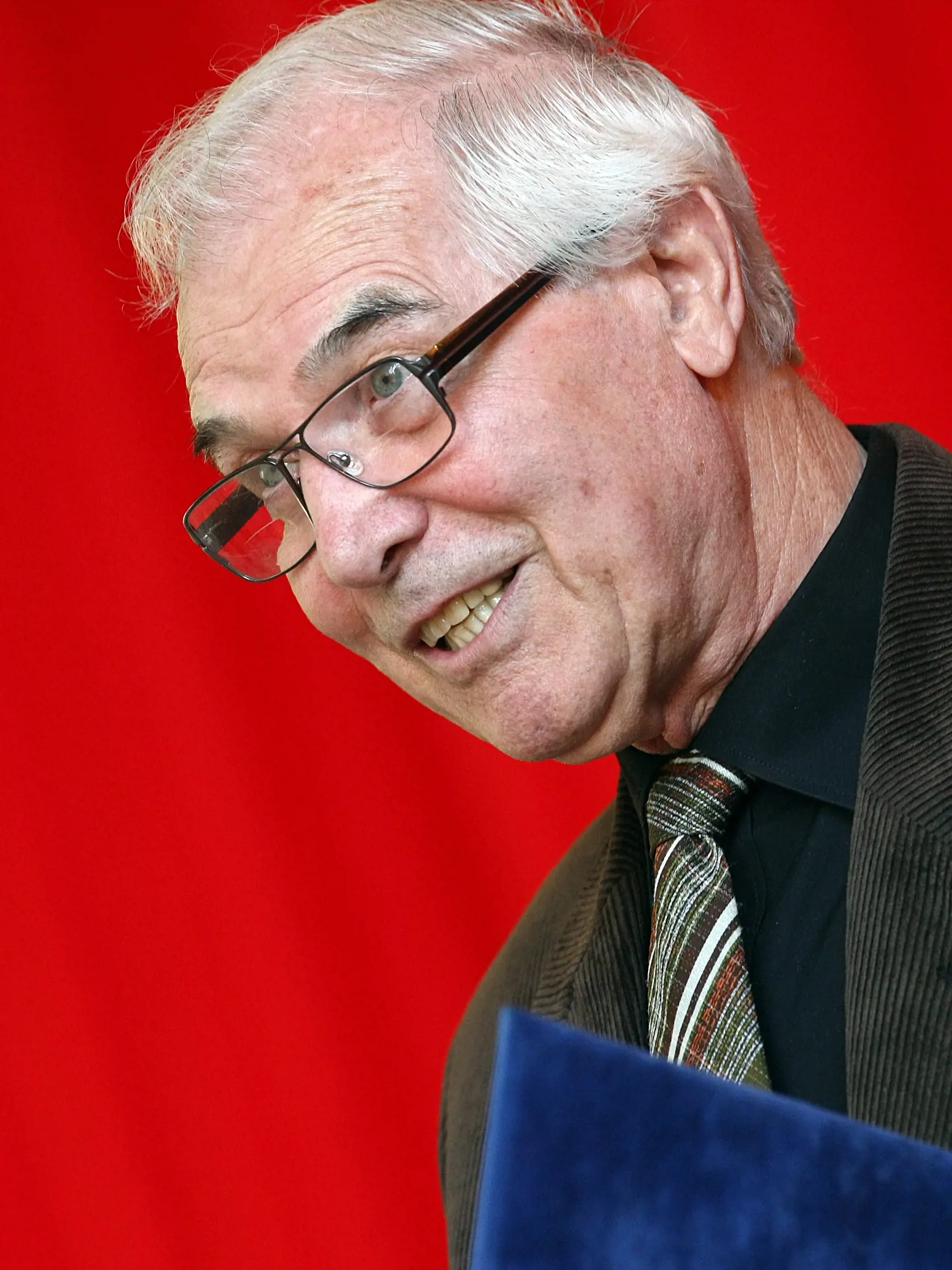 Seminar s dochodcami: Slovencina na kus reci 
Juraj Sarvas
seminar
slovencina
jazyk
knihy
pisanie
citanie
prednes
literatura
vzdelavanie
dochodcovia
klub dochodcov
spominanie
15.4.2009 DK Bratislava Nove Mesto Vajnorska ulica Bratislava
foto: Michal Smrcok
pôvodný súbor:IMG_foto MICHAL SMRCOK_43194.JPG