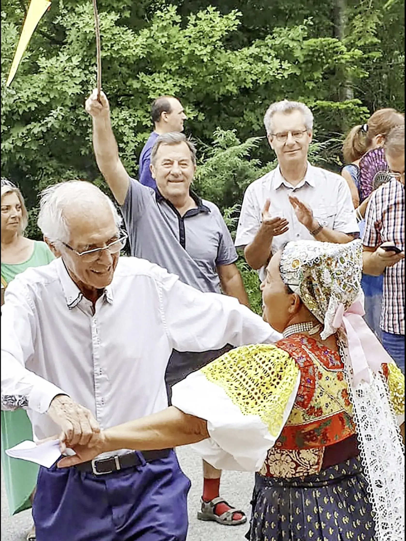 Plný energie. Počas oslavy v Banskej Bystricivytancoval celý súbor Podpoľanec.