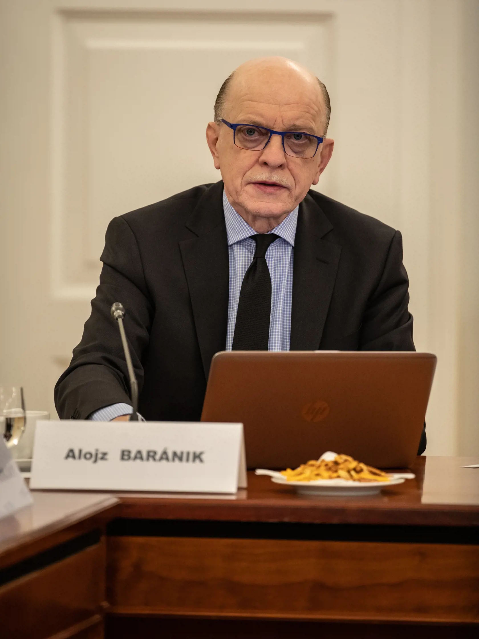 Alojz Baránik spôsobil v parlamente nečakaný rozruch. Napokon sa však ukázalo, že koronavírus nemá.