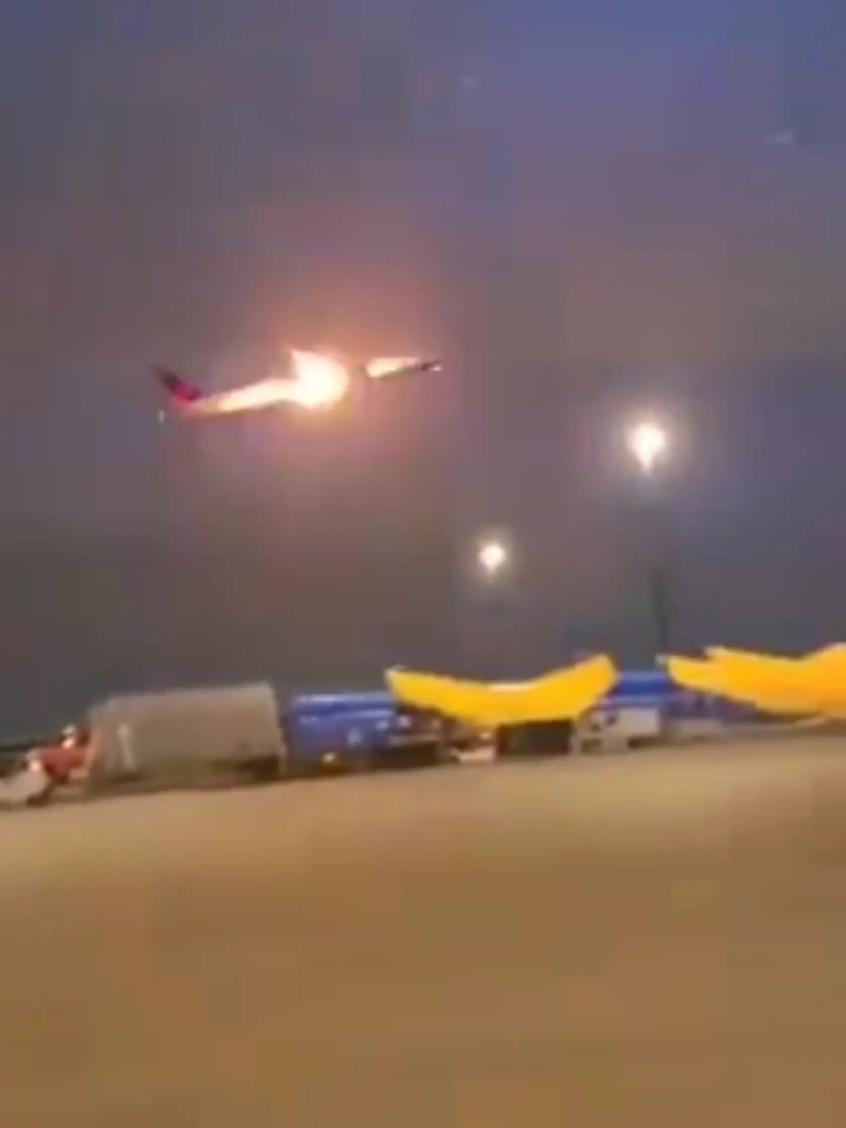 Lietadlu začal vybuchovať motor krátko po štarte, muselo hneď núdzovo pristáť.