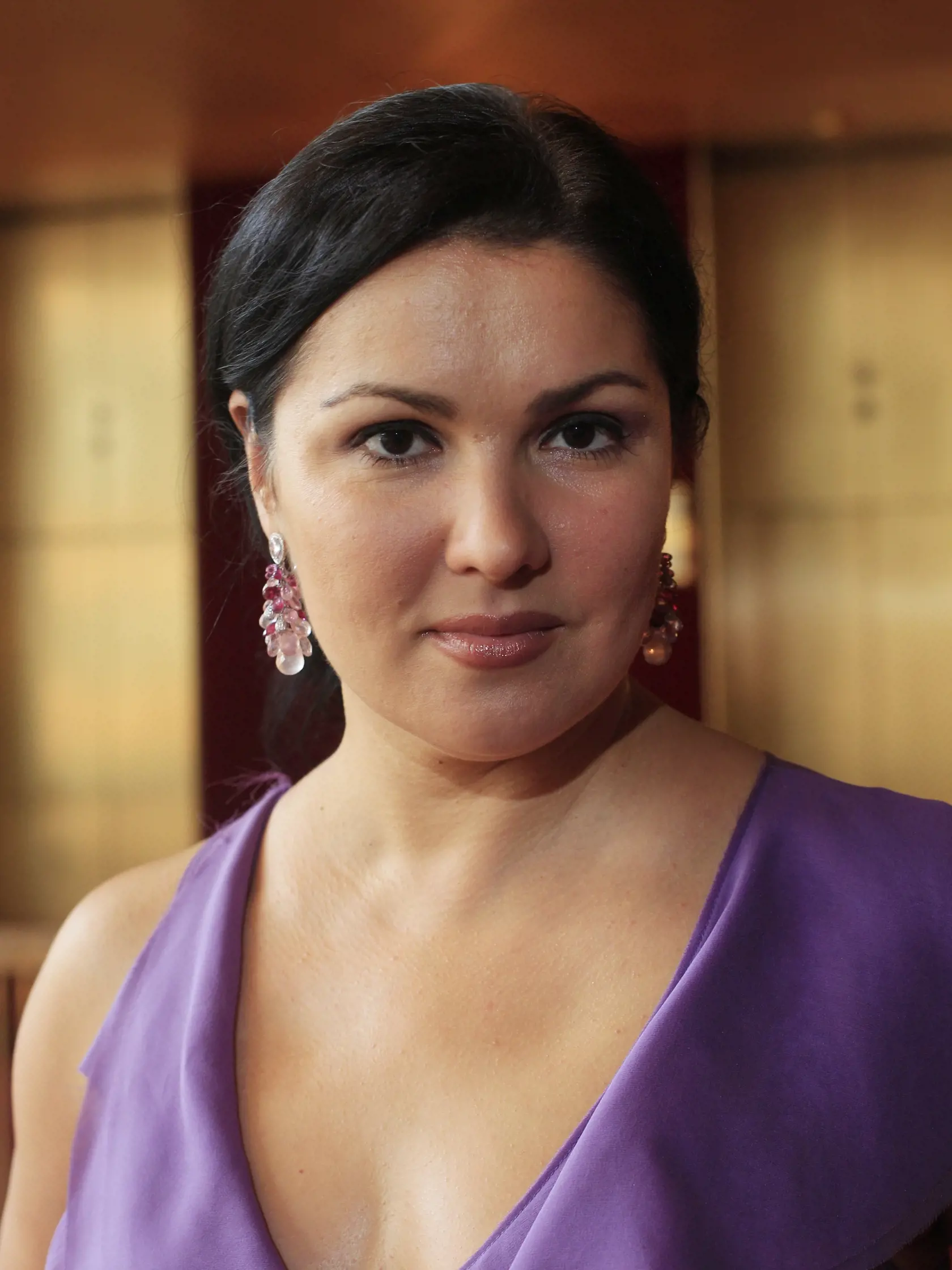 Na snímke z 28.septembra 2011 rakúska operná diva ruského pôvodu Anna Netrebková v Metropolitnej opere v New Yorku. Na doskách tohto operného domu vtedy spievala titulnú úlohu v diele Gaetania Domizettiho Anna Bolena.
