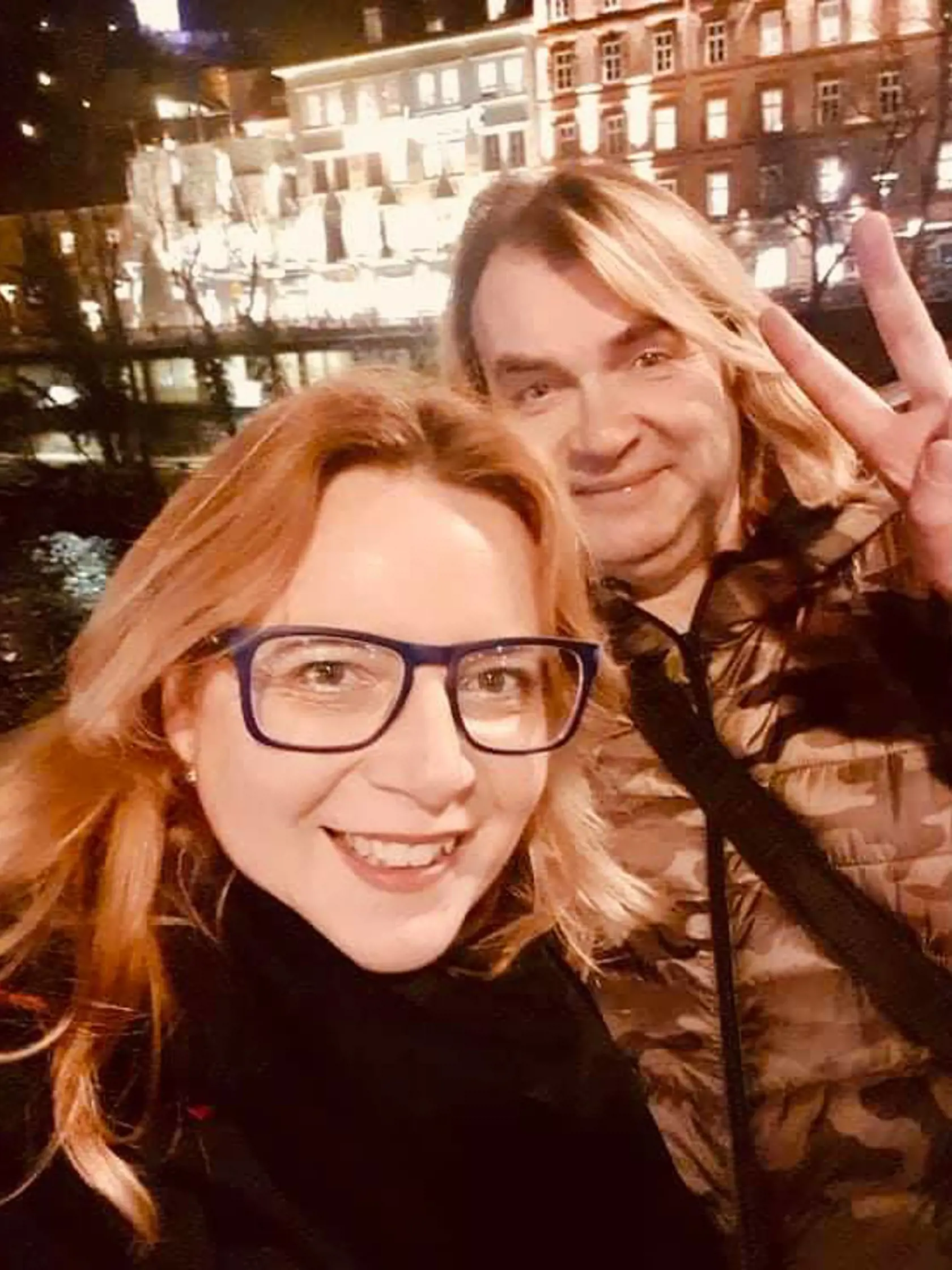 Mojsej si nevie vynachváliť svojich spolupracovníkov z kliniky. Veľa síl a energiu mu dáva jeho životná partnerka Jana.