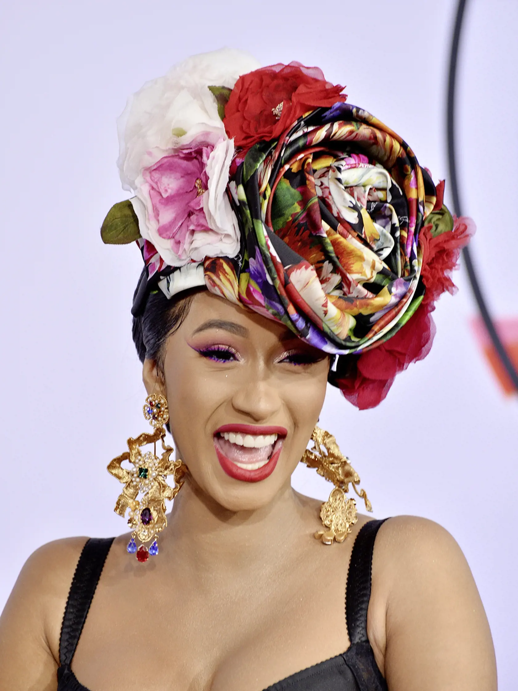 Vojna medzi raperkou Cardi B a Nicki Minaj vyústila do fyzickej potýčky na večierku Harper’s Bazaar Icons v roku 2018 a následnej drsnej vojny na Instagrame.