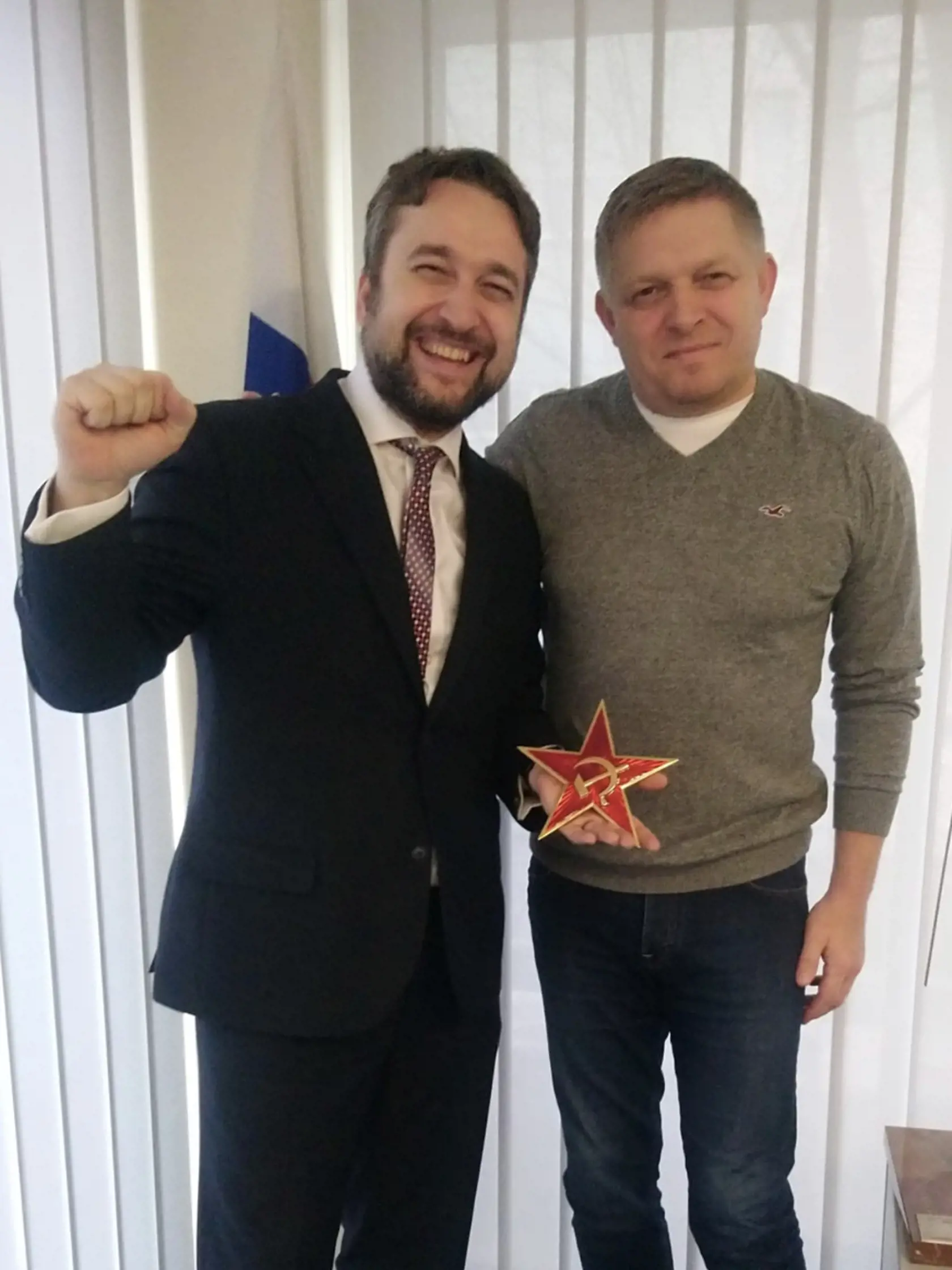 Obdivuje komunizmus: Za túto fotku uverejnenú na Blahovom profile začala polícia stíhanie.