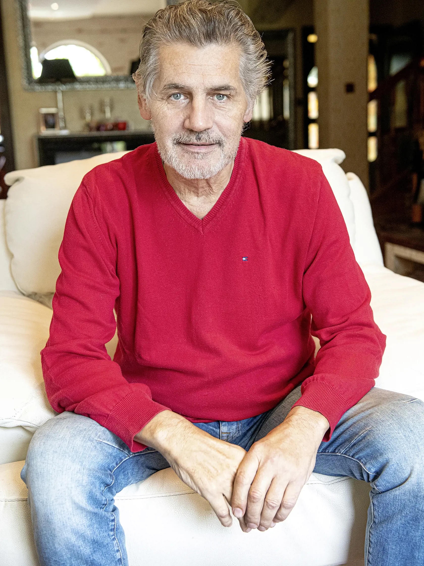 Po manželkinej smrti takmer zomrel, dvere za bolestnou minulosťou sa rozhodol zatvoriť.