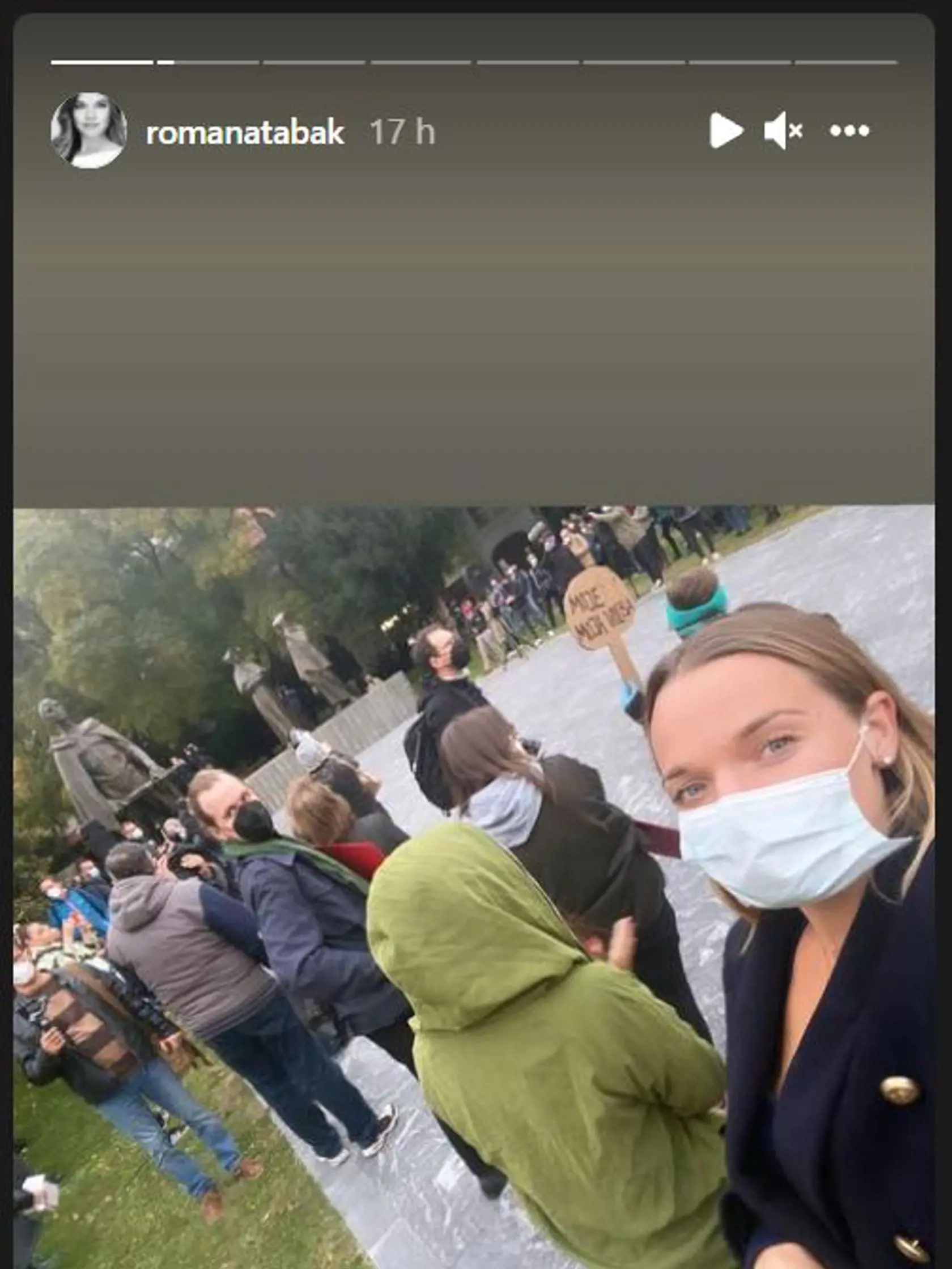 Romana Tabák sa zúčastnila protestu proti návrhu zákona Anny Záborskej. Vyslúžila si za to vlnu kritiky, keďže predtým v parlamente hlasovala za tento návrh.