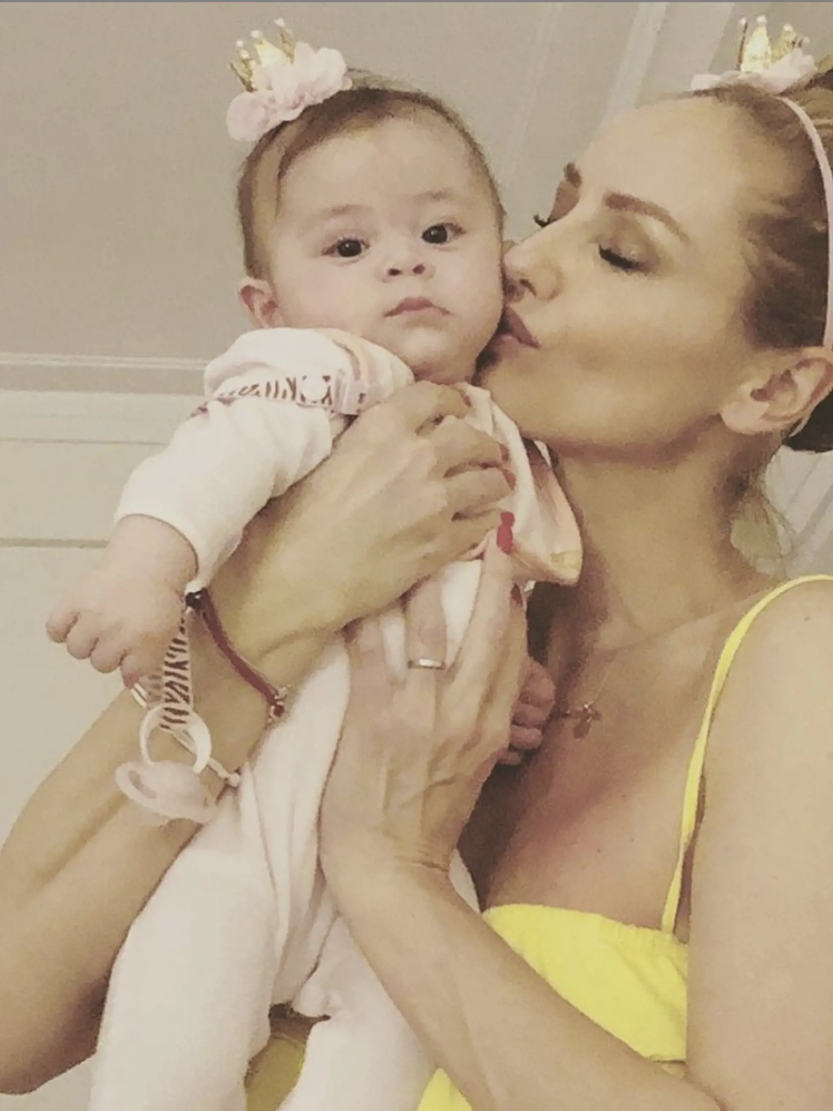 Adriana Sklenaříková rodila 46-ročná: Modelka sa dočkala v auguste 2018, keď ako 46-ročná porodila dcérku Ninu.
