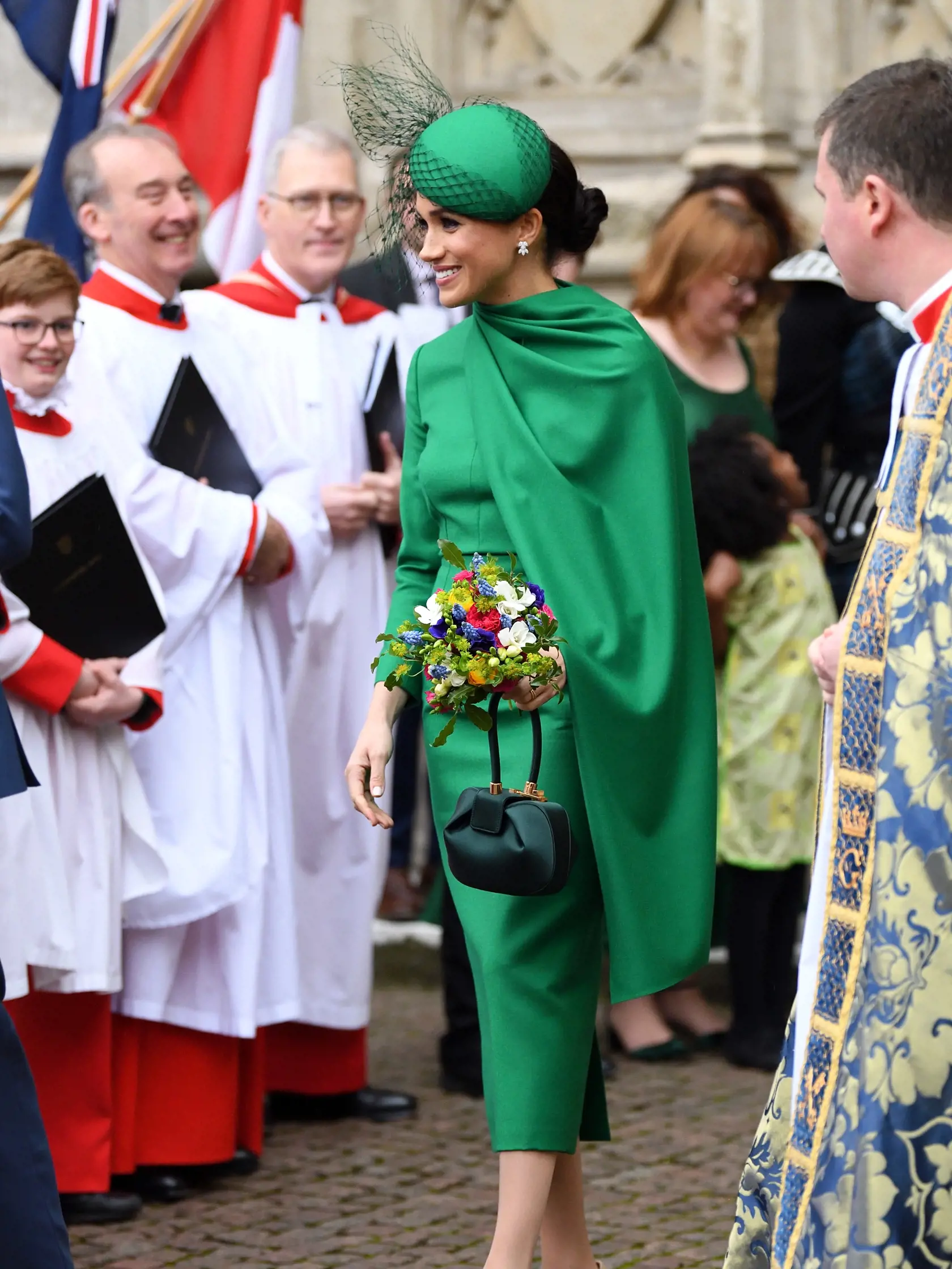 Meghan Markle prišla na omšu, ktorej sa zúčastnila aj kráľovná Alžbeta, v zelených šatách.