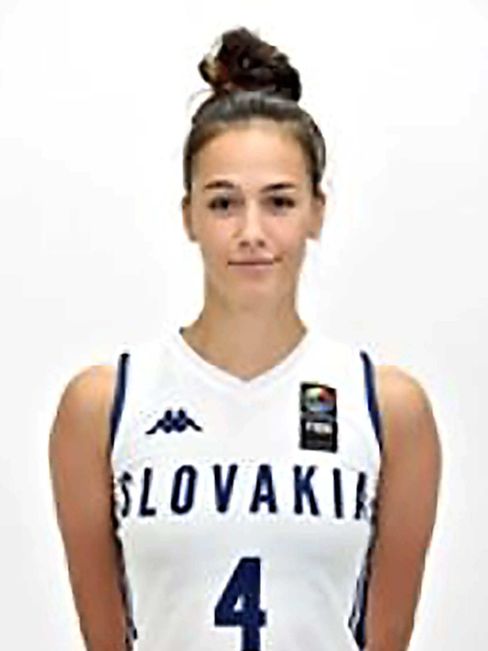 Reprezentantka Slovenska. Ako krupiérka aj v reality šou neustále krúti rukou, okrem toho je bývalou juniorskou reprezentantkou Slovenska v basketbale. Do reality šou prišla Marcela Dolniaková (25) už so silikónovými prsami, upravený má nos, bradu aj lícne kosti, ani pery nemajú pôvodnú veľkosť. „Prešla som dlhú cestu, počas ktorej som často pochybovala sama o sebe, svojom výzore, bývalí partneri mi často dali dôvod myslieť si, že nie som dosť dobrá pre nich. A dnes tu som, konečne som našla sam