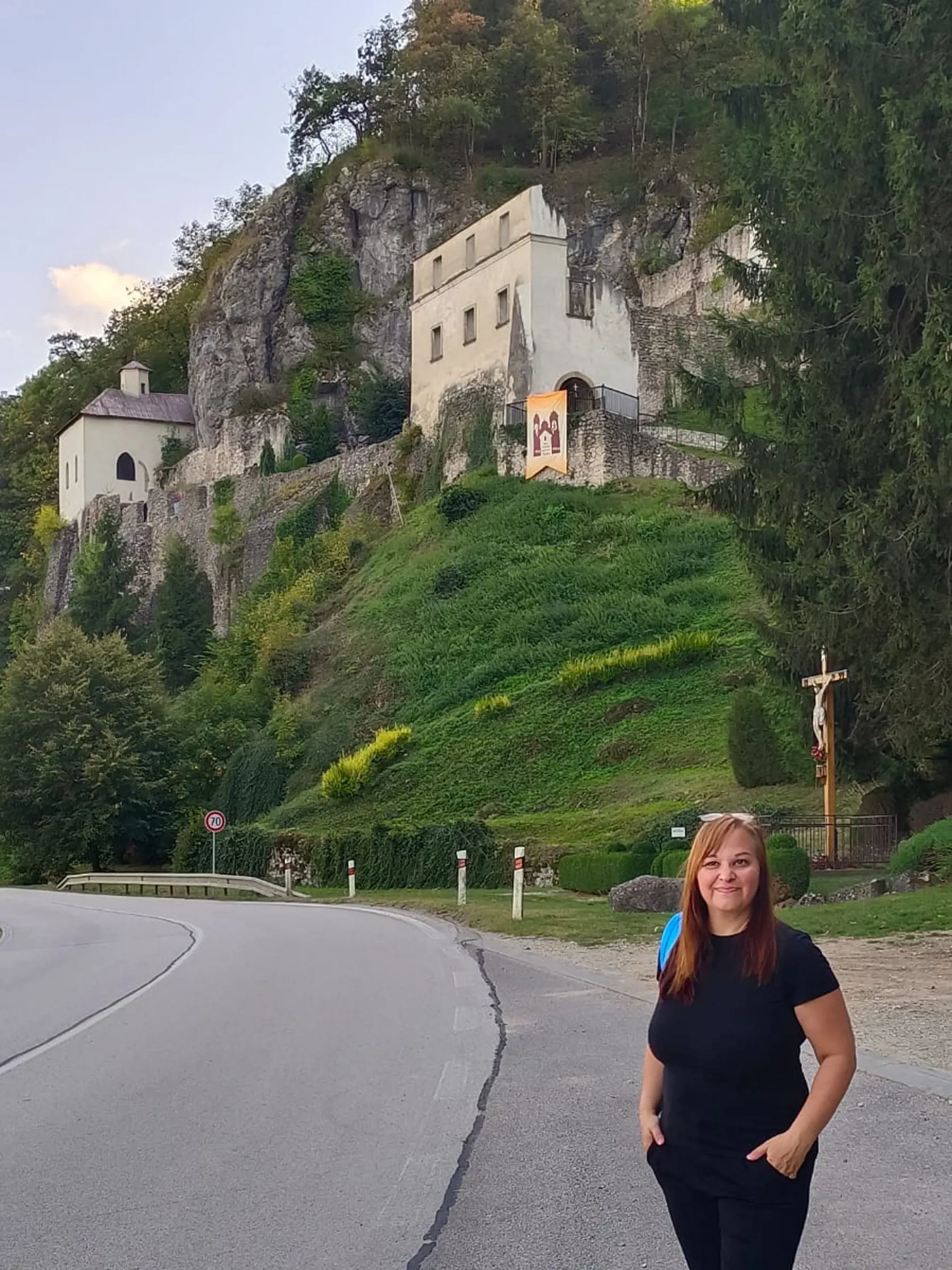 Vážska cyklotrasa je vhodná na výlet v akomkoľvek počasí a ročnom období. Aj tú si môžete prejsť pešo.