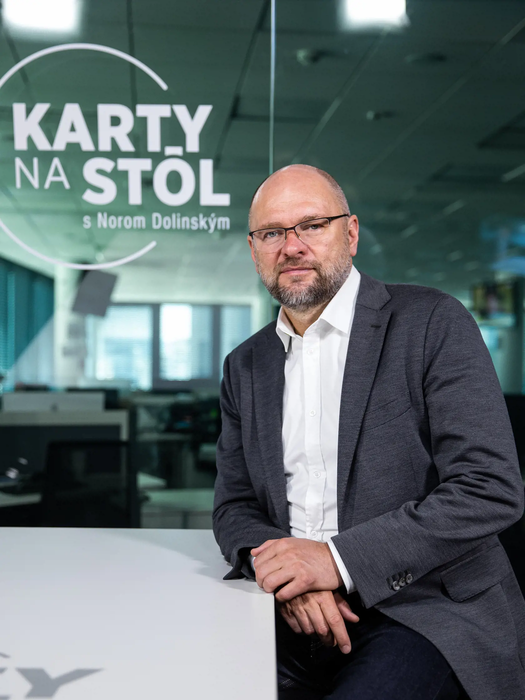 Diskusná relácia "Karty na stôl", ktorej hosťom bol Richard Sulík. 
