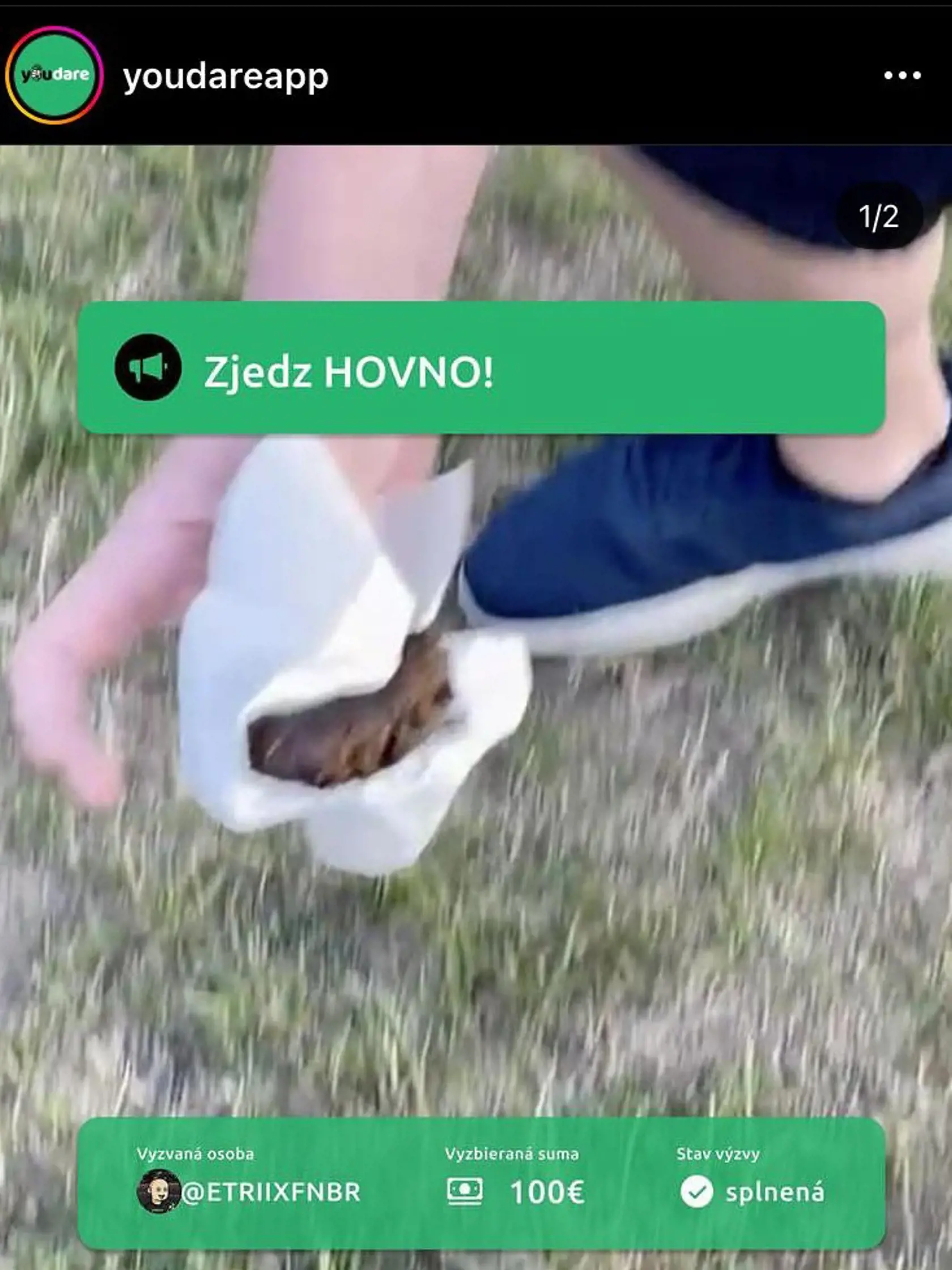 Zvrátená výzva, ktorá sa objavila na stránke, za ktorou stojí Filip Sulík. Mladý chlapec na fotkách a videu zje exkrement...