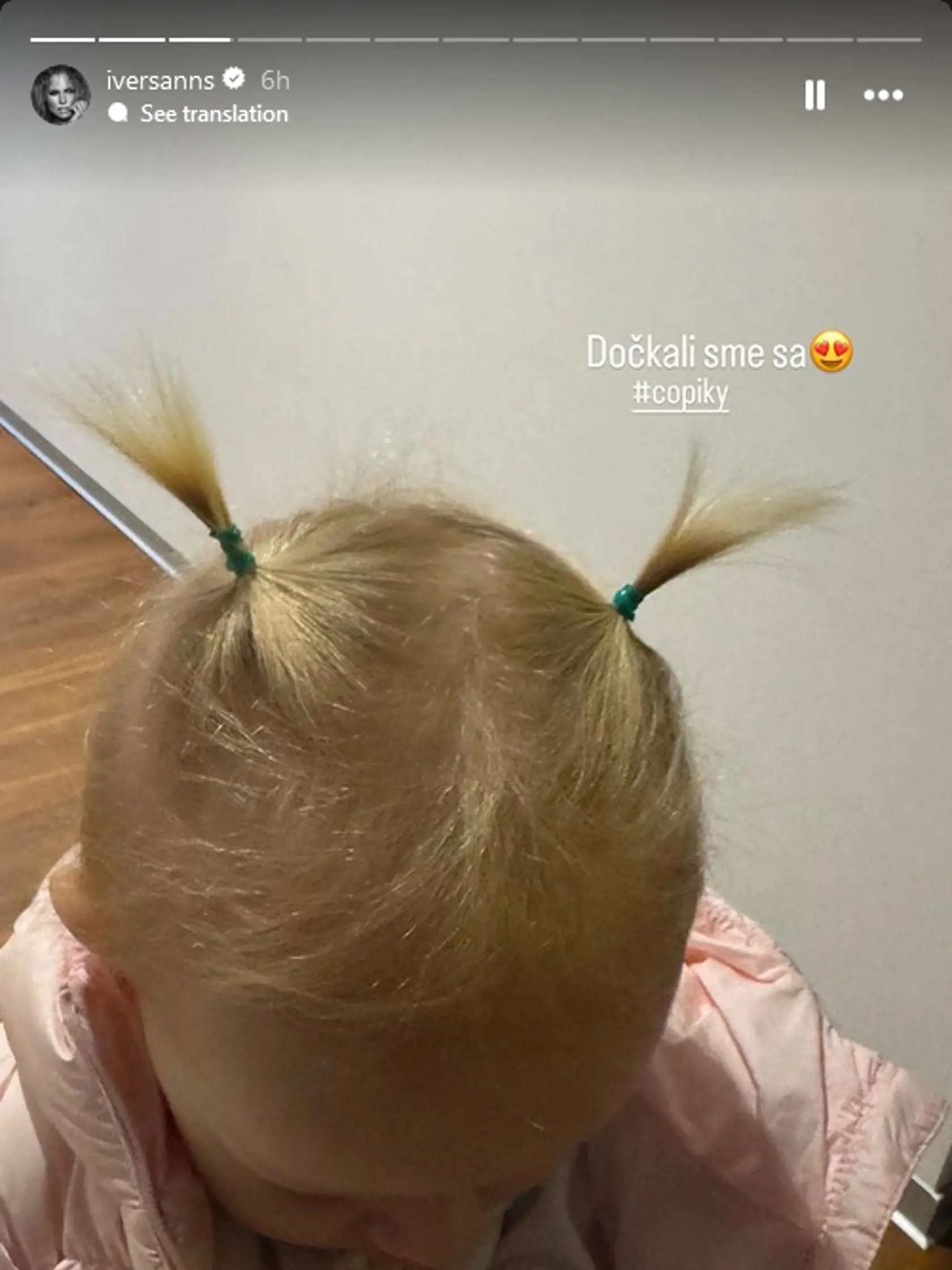 Ivana sa dočkala, copíky už môže robiť aj mladšej dcérke.