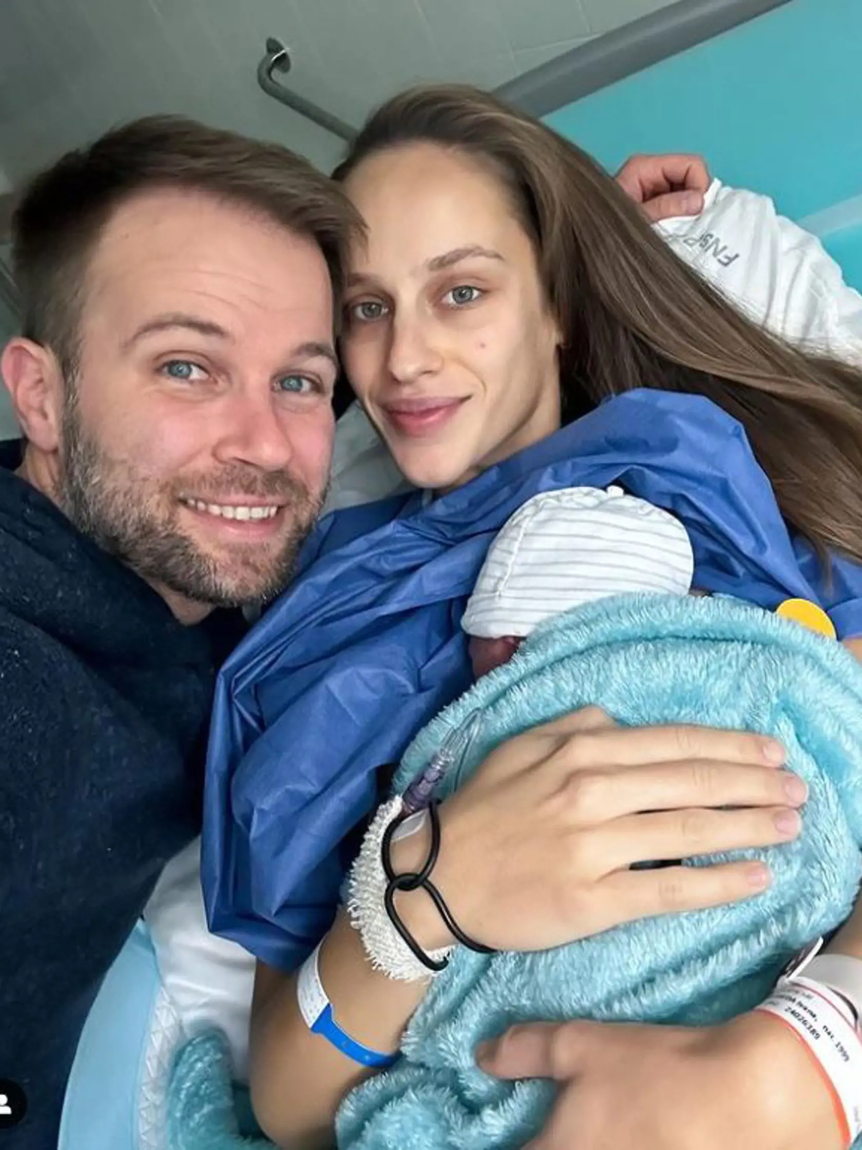 Tomáš a Ivana Bezdedovci so synčekom Eliášom.