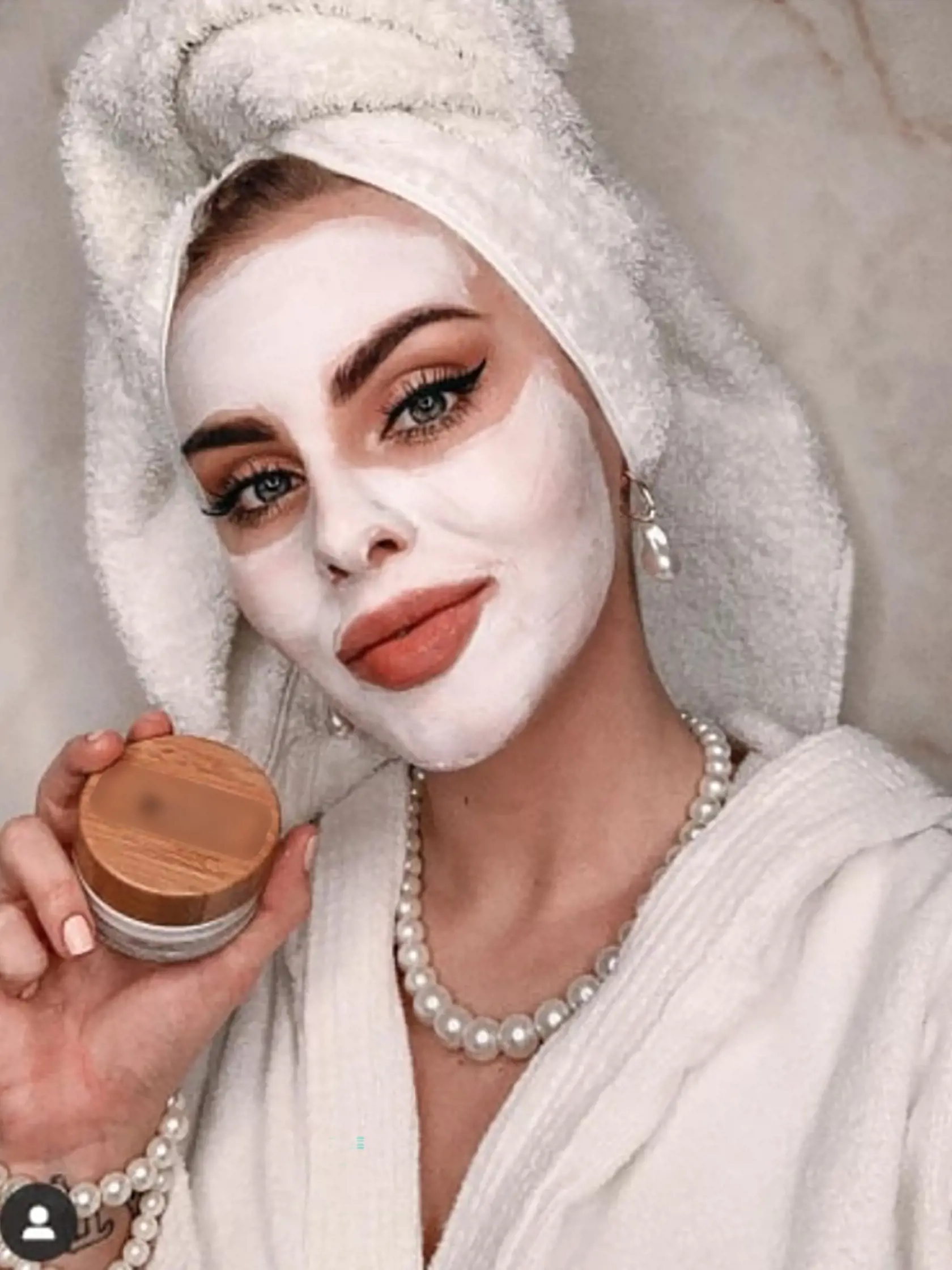 Nemá problém ukázať sa fanúšikom aj v maske.