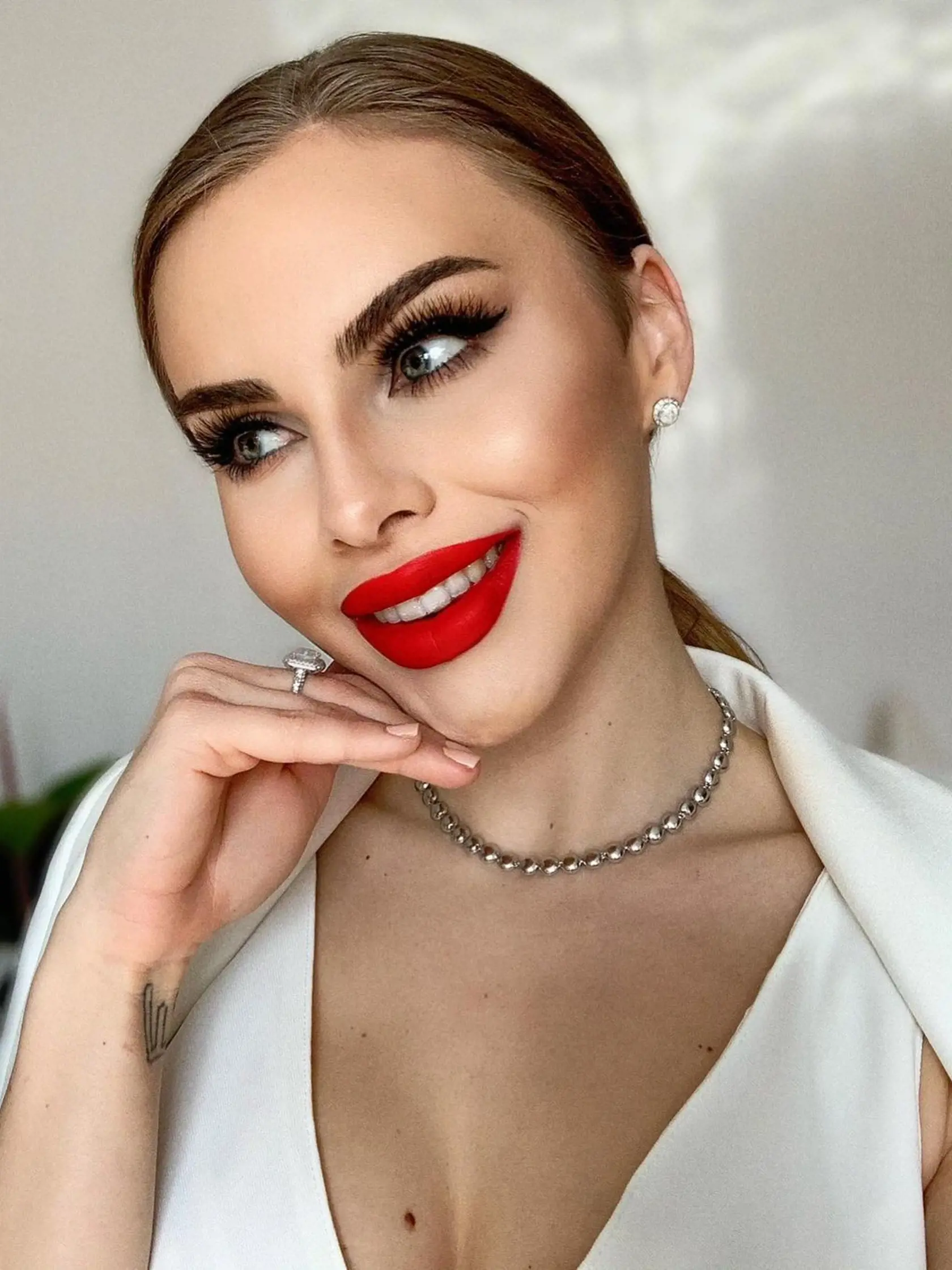 Jana Hrmová má dokonalý make-up.