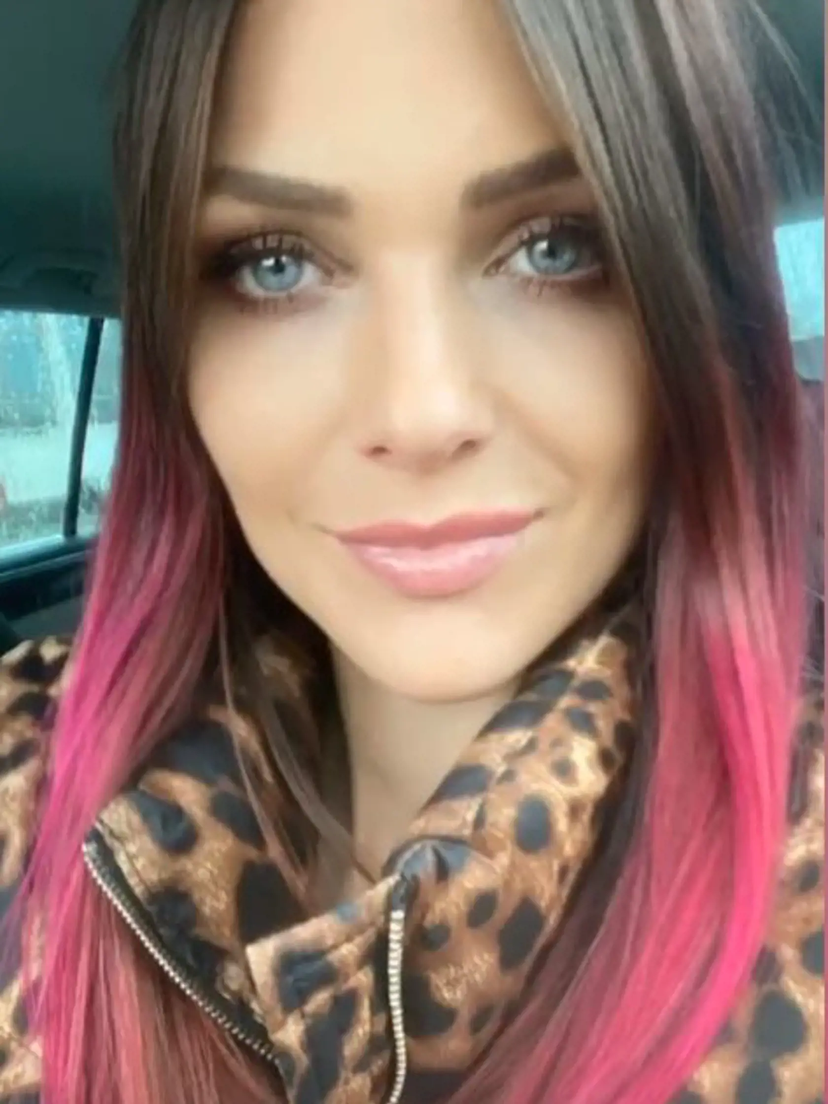 Martina Schindlerová sa prefarbila na ružovo.