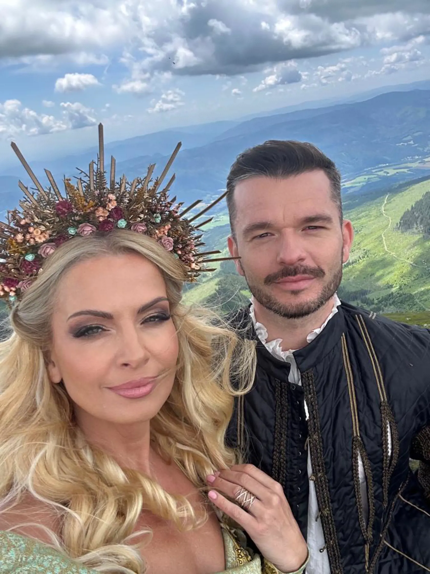 Marianna Ďurianová a hudobník Štefan Štec počas nakrúcania nového projektu RTVS Voda spieva.