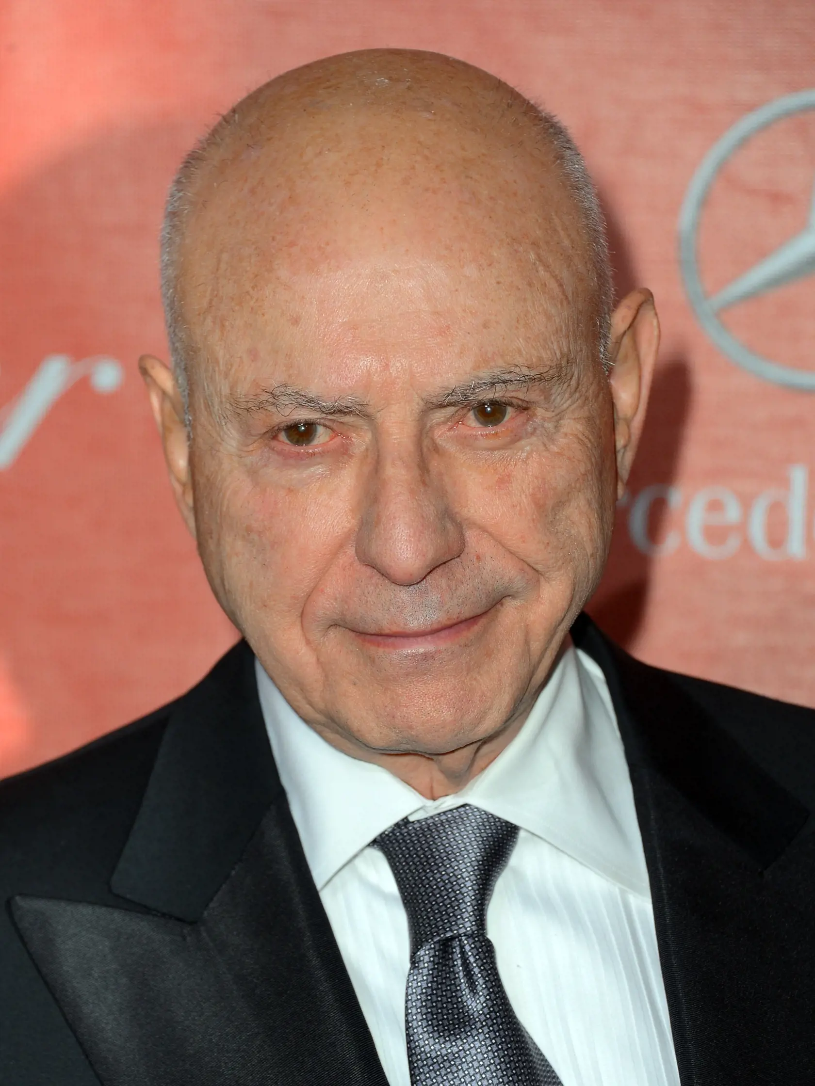 Vo veku 89 rokov zomrel oscarový herec a režisér Alan Arkin.