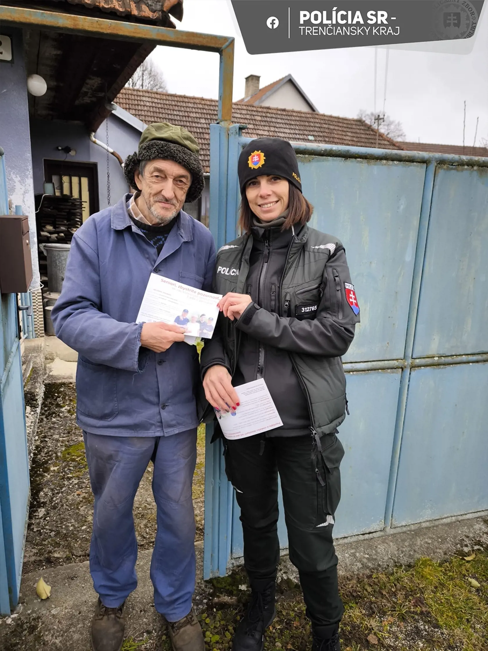 Trenčianski policajti na praktiky podvodníkov upozorňujú starších ľudí.