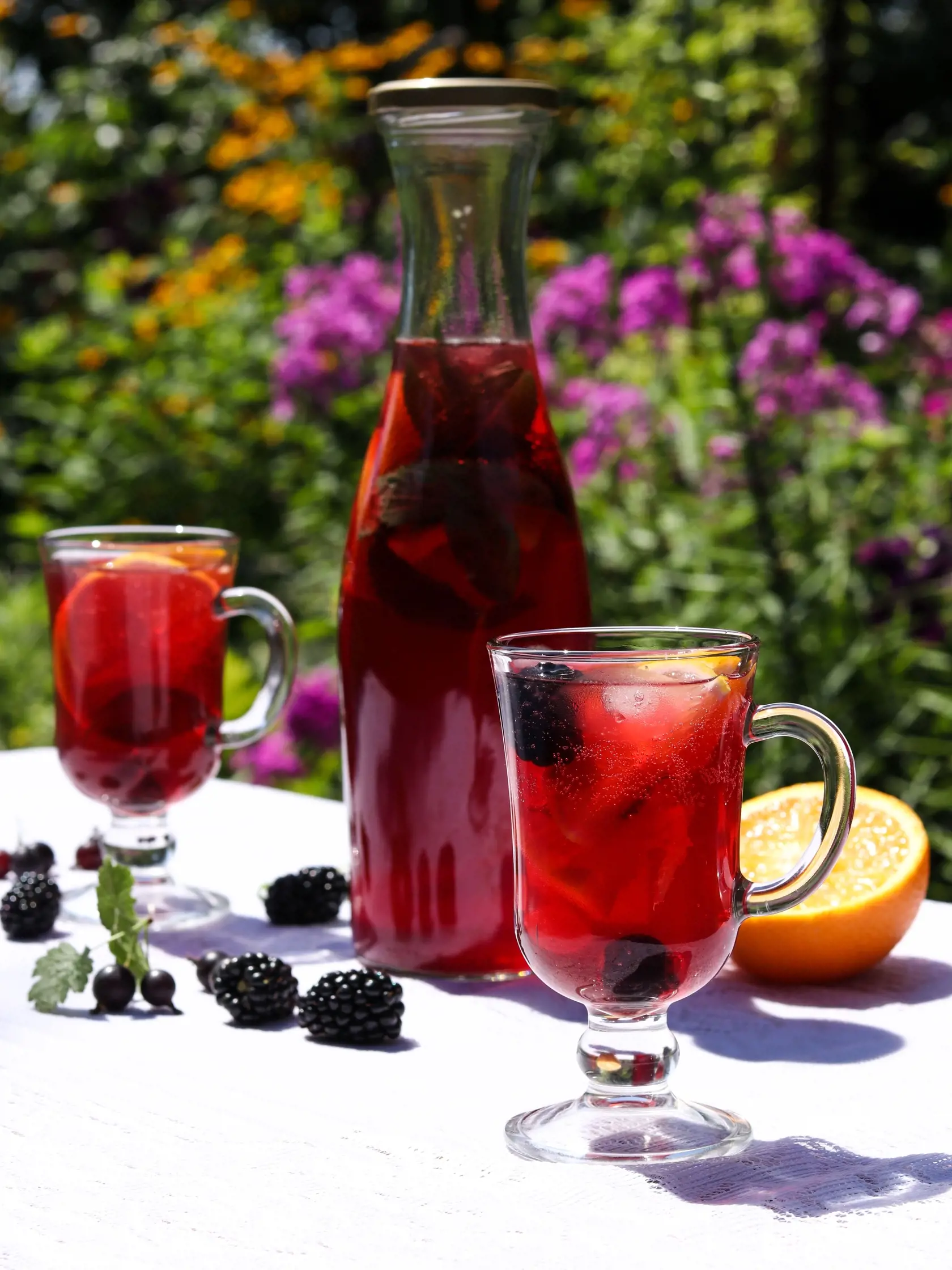 Letný sirup. Zužitkujete aj úrodu ríbezlí.