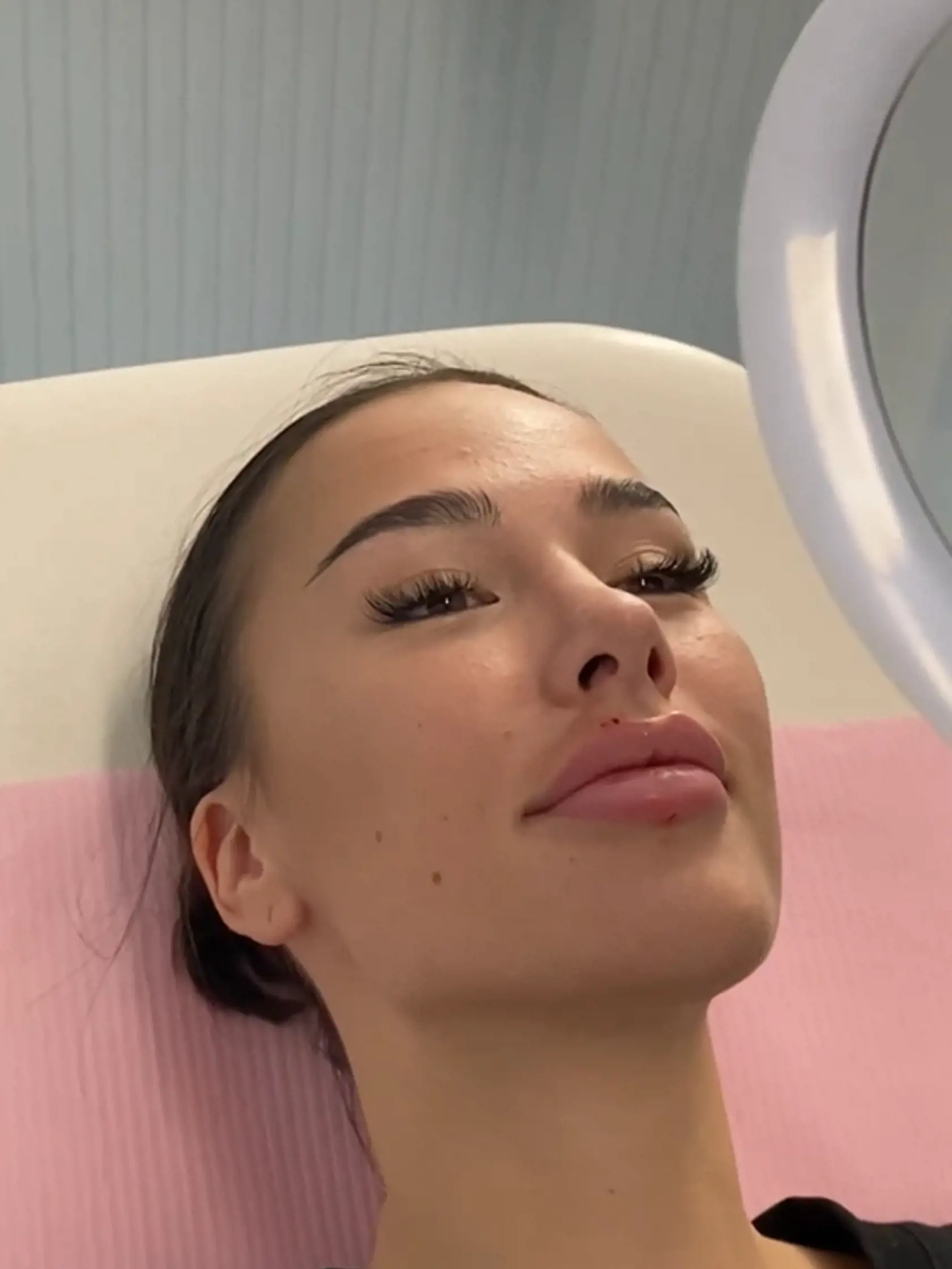 Marcela si nechala opäť zväčšiť pery, na zákrok ju sprevádzal Tomáš.