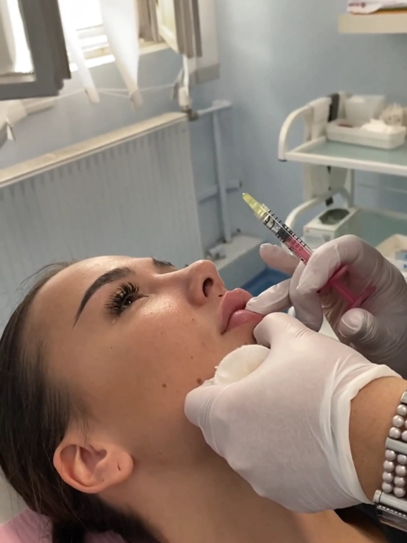 Marcela si nechala opäť zväčšiť pery, na zákrok ju sprevádzal Tomáš.