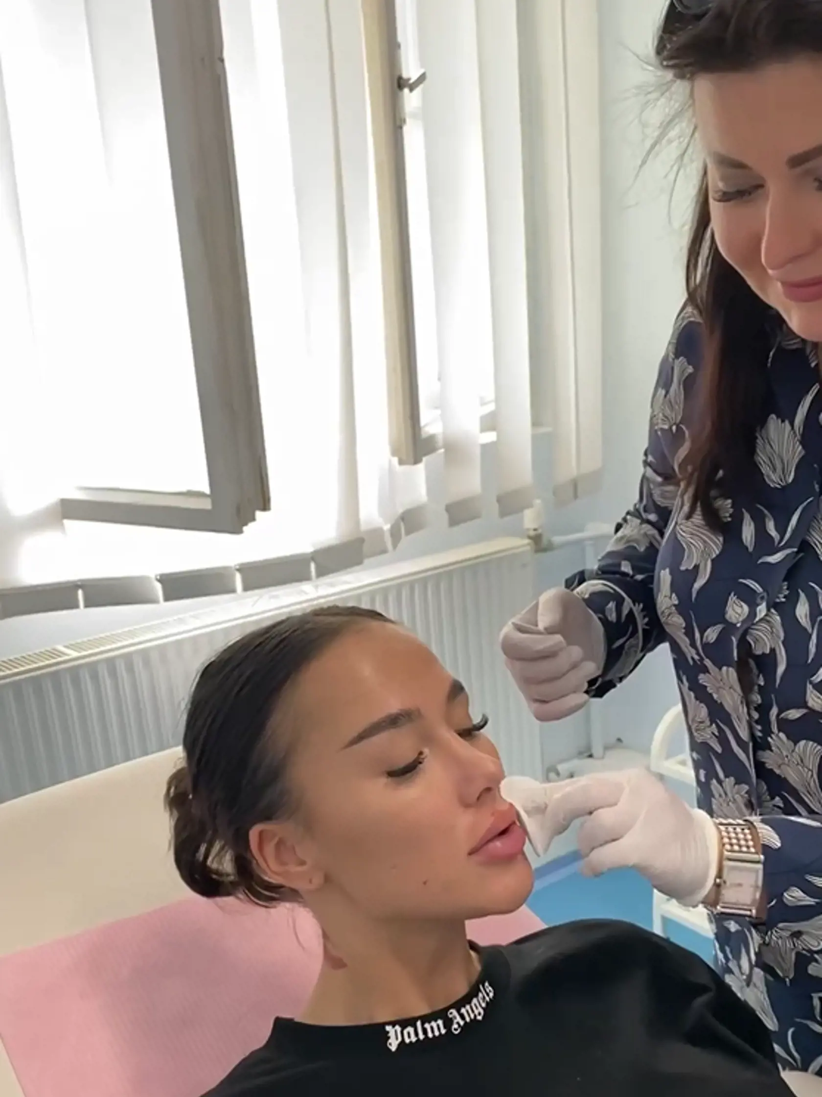 Marcela si nechala opäť zväčšiť pery, na zákrok ju sprevádzal Tomáš.