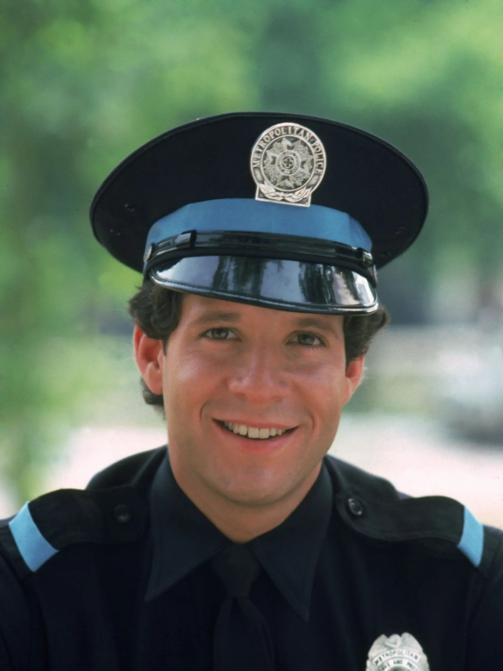 Herec Steve Guttenberg, ktorý sa medzi fanúšikmi preslávil aj vďaka úlohe poručíka Mahoneyho v legendárnom seriáli Policajná akadémia, prežíva náročné chvíle v súkromnom živote. Po šiestich rokoch manželstva sa rozvádza.
