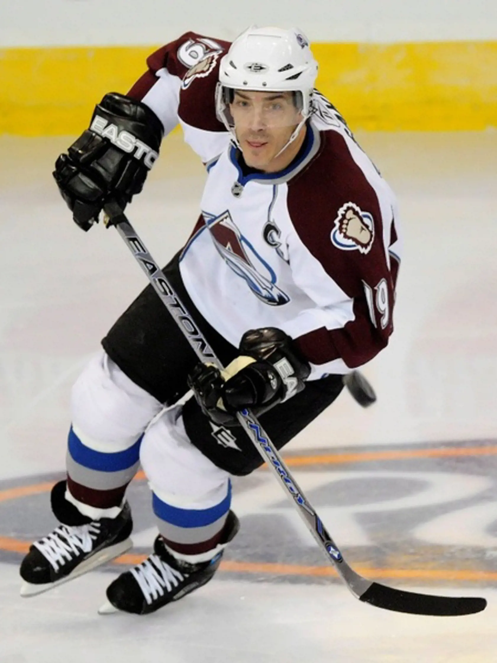 Joe Sakic:Niekdajší kanadský reprezentant spojil celú svoju kariéru s jediným klubom, ktorý však v priebehu rokov zmenil názov a aj pôsobisko.