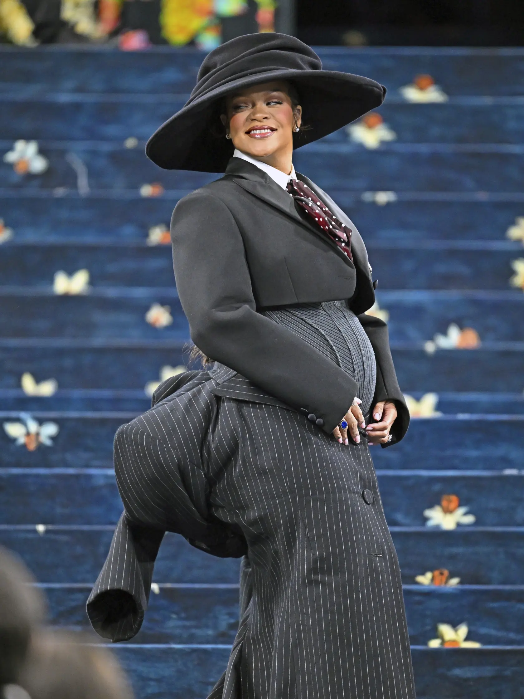 Ukázala bruško - Rihanna 