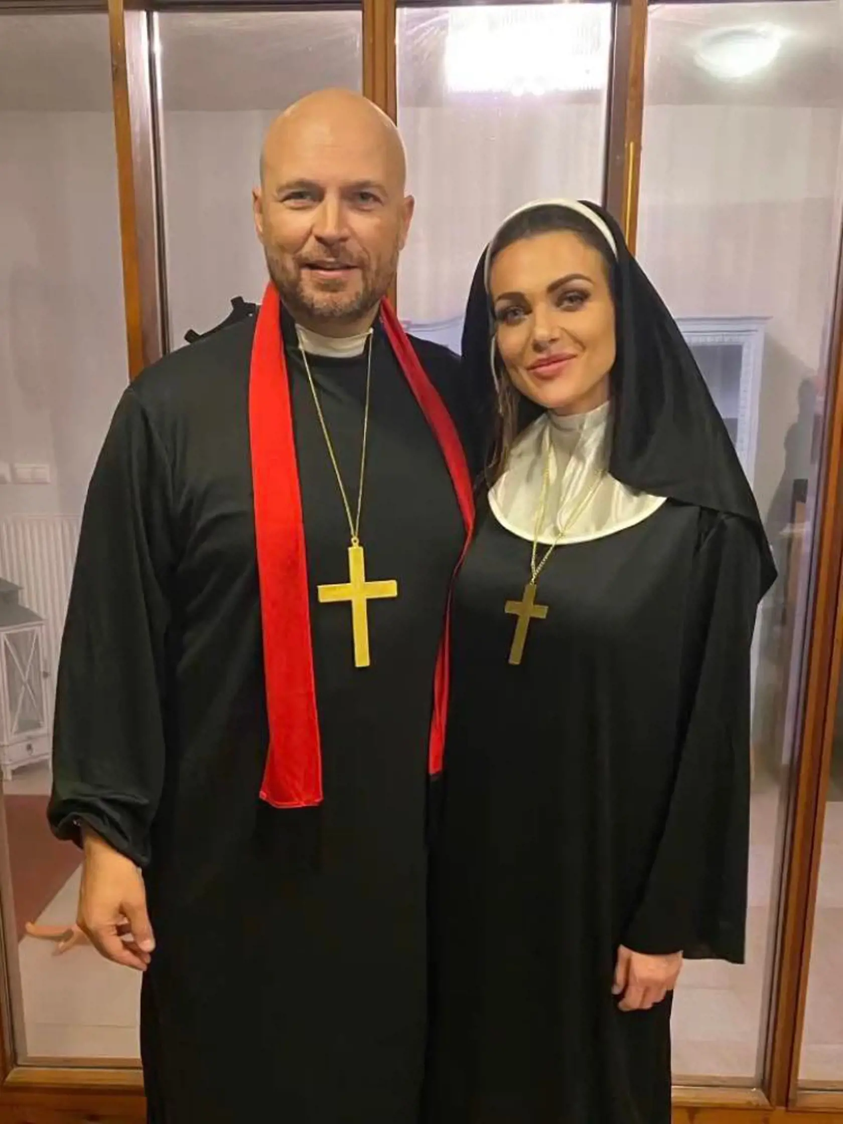 Halloween našich celebrít: Na snímke speváčka Martina Schindlerová s partnerom Marcelom.