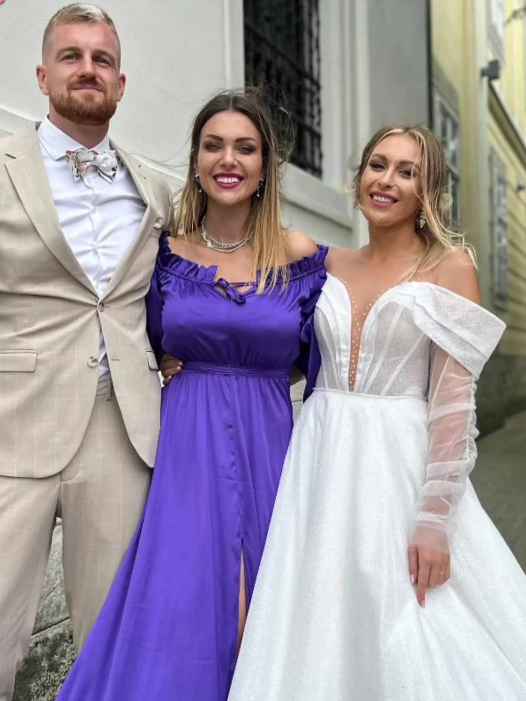 Martina ako šťastná sestra na svadbe svojho brata.
