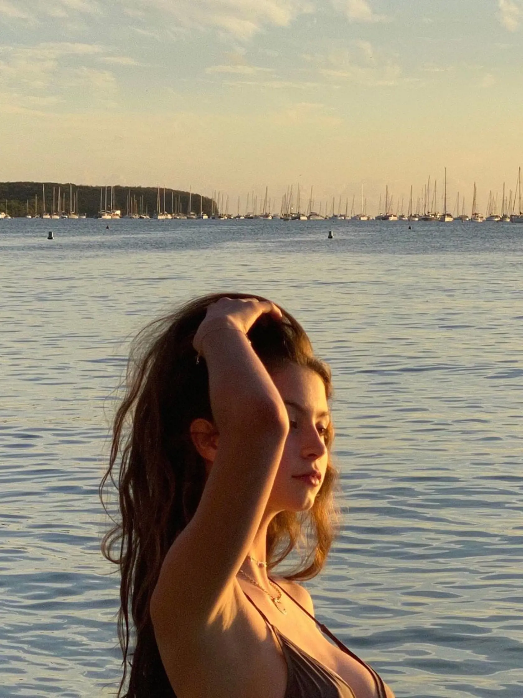 Carysu si pomýlili so samotnou herečkou. "Myslel som, že si to ty," napísal do komentára jeden z fanúšikov a mnohí ďalší sa pridali. Ostatní pre zmenu obdivovali jej prirodzenú krásu a prirovnávali ju ku kráse jej matky Catherine.