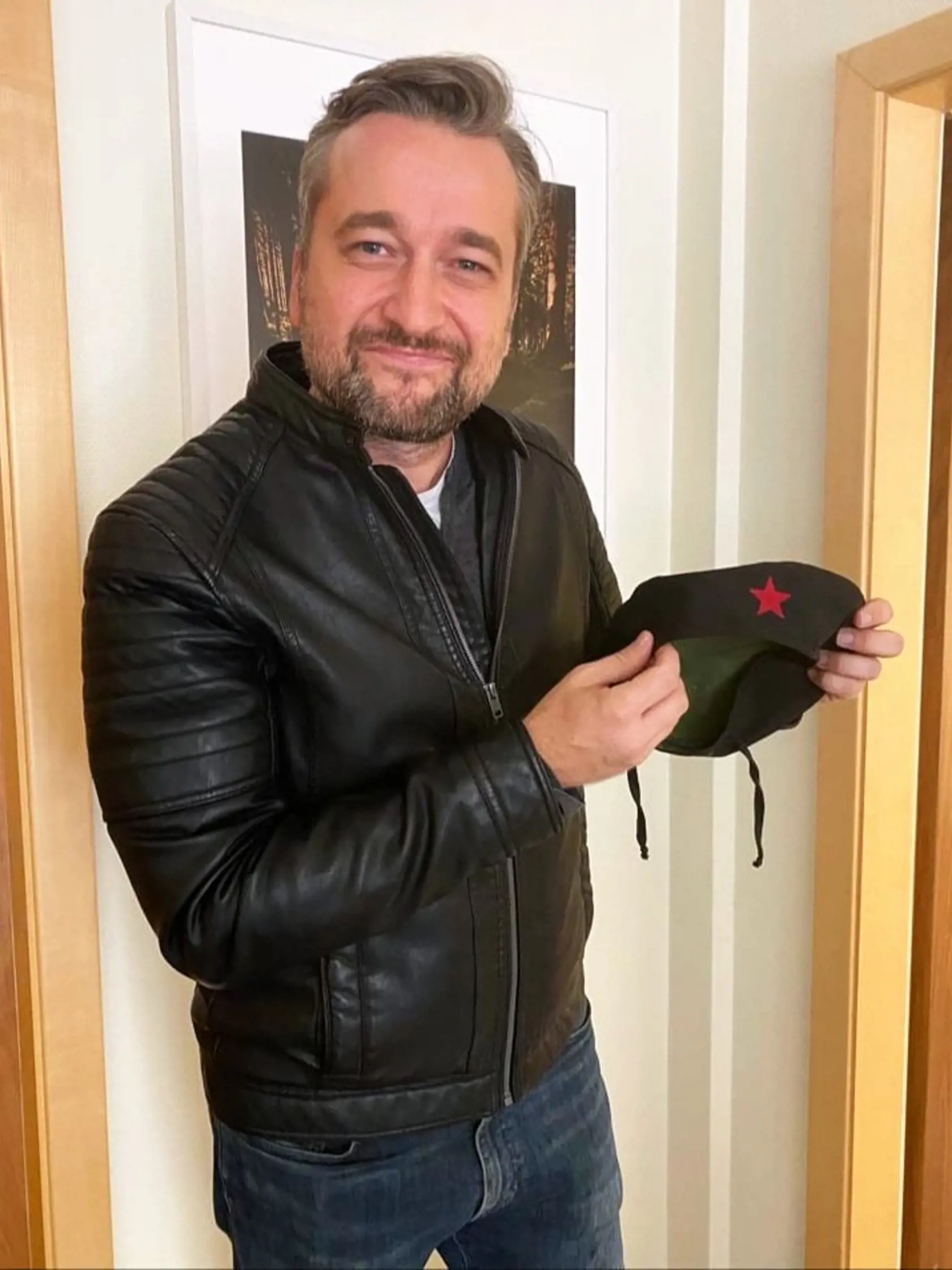 „O mŕtvych sa zásadne vyjadrujem vždy len v dobrom. Akékoľvek sme mali v minulosti spory, tak to teraz určite nehodlám komentovať. Treba vzdať úctu človeku, ktorý zomrel, bez ohľadu na to, že som s ním maximálne politicky nesúhlasil,“ uviedol pre náš denník.