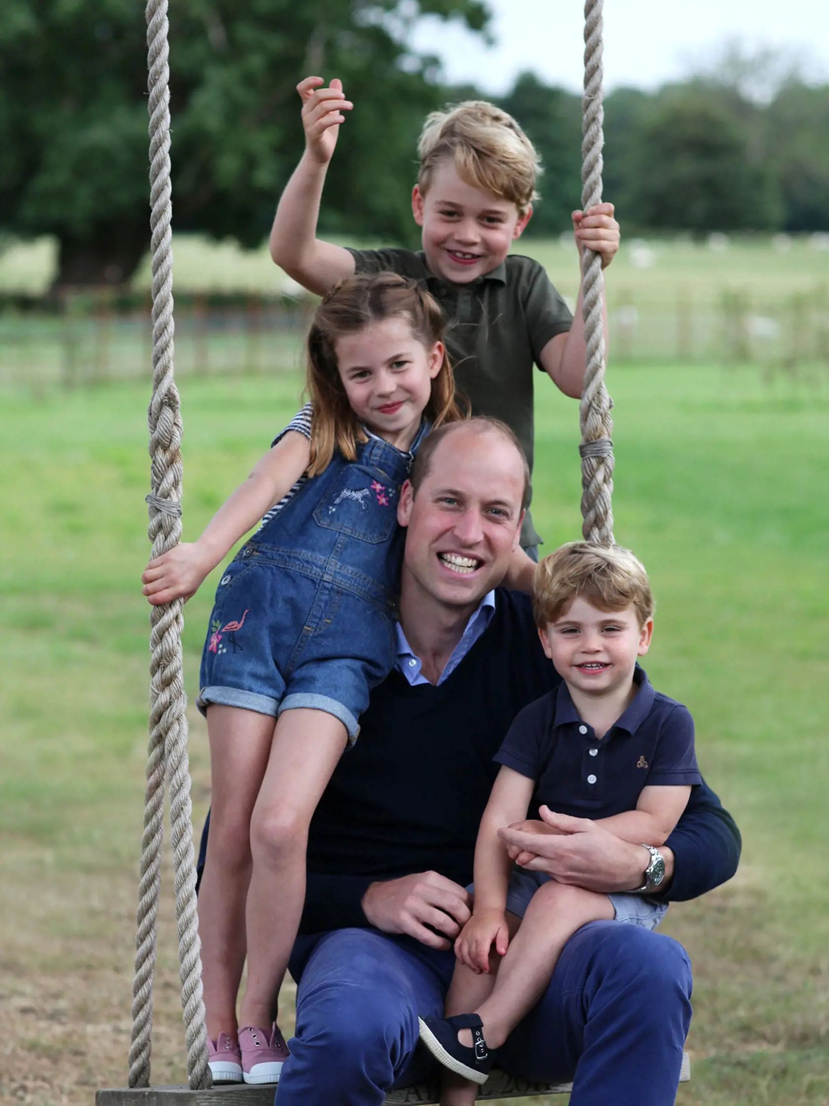 Jedna krásna rodina: princovia George a Louis, princezná Charlotte a princ William.