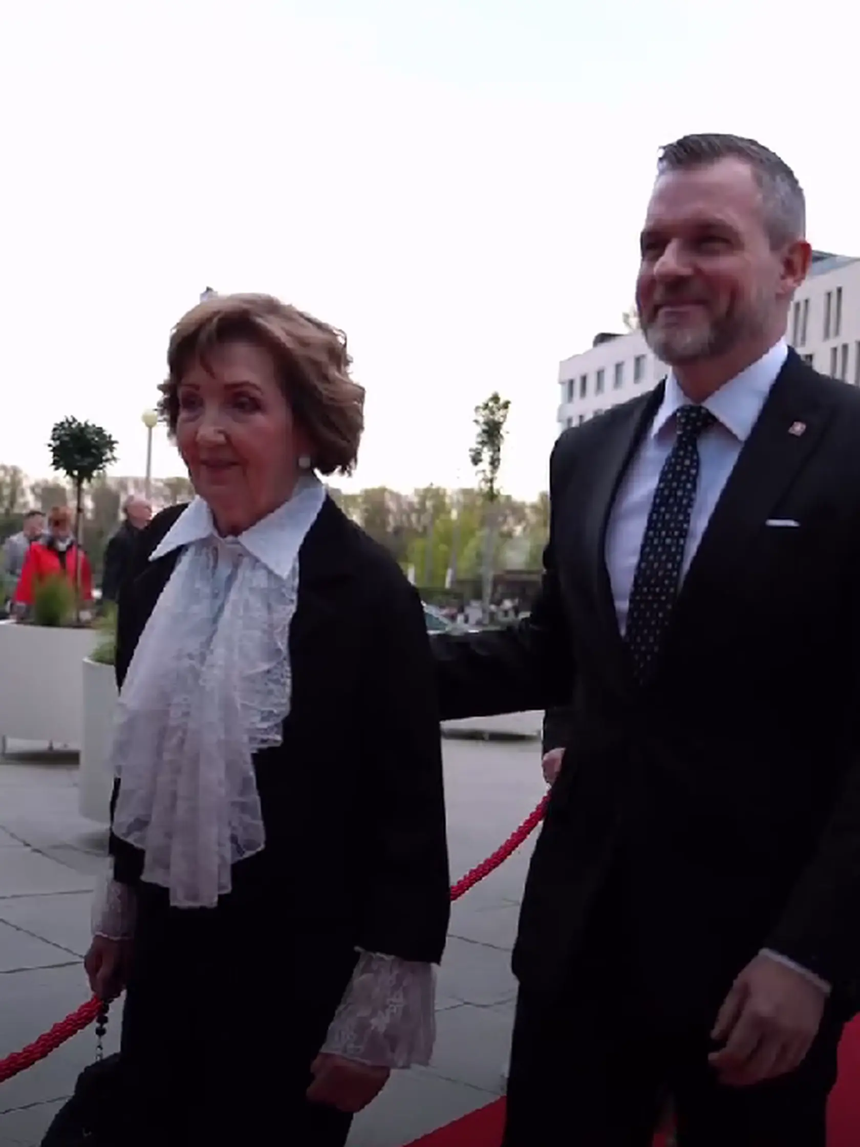 Prezident Peter Pellegrini si nenechal ujsť premiéru baletu Onegin, na ktorú prišiel s mamou Evou. 