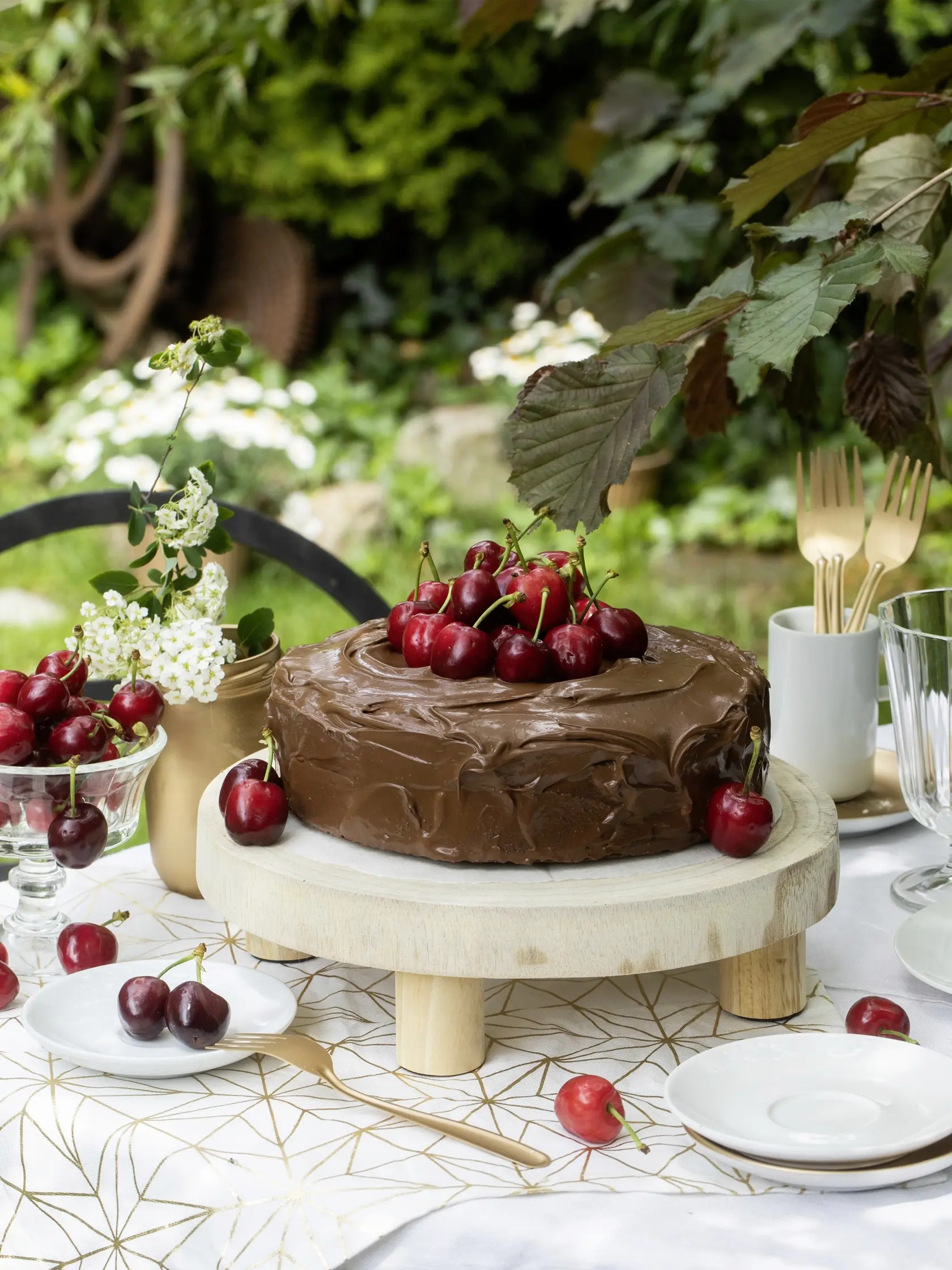 ČOKOLÁDOVÁ
TORTA
S ČERŠŇAMI