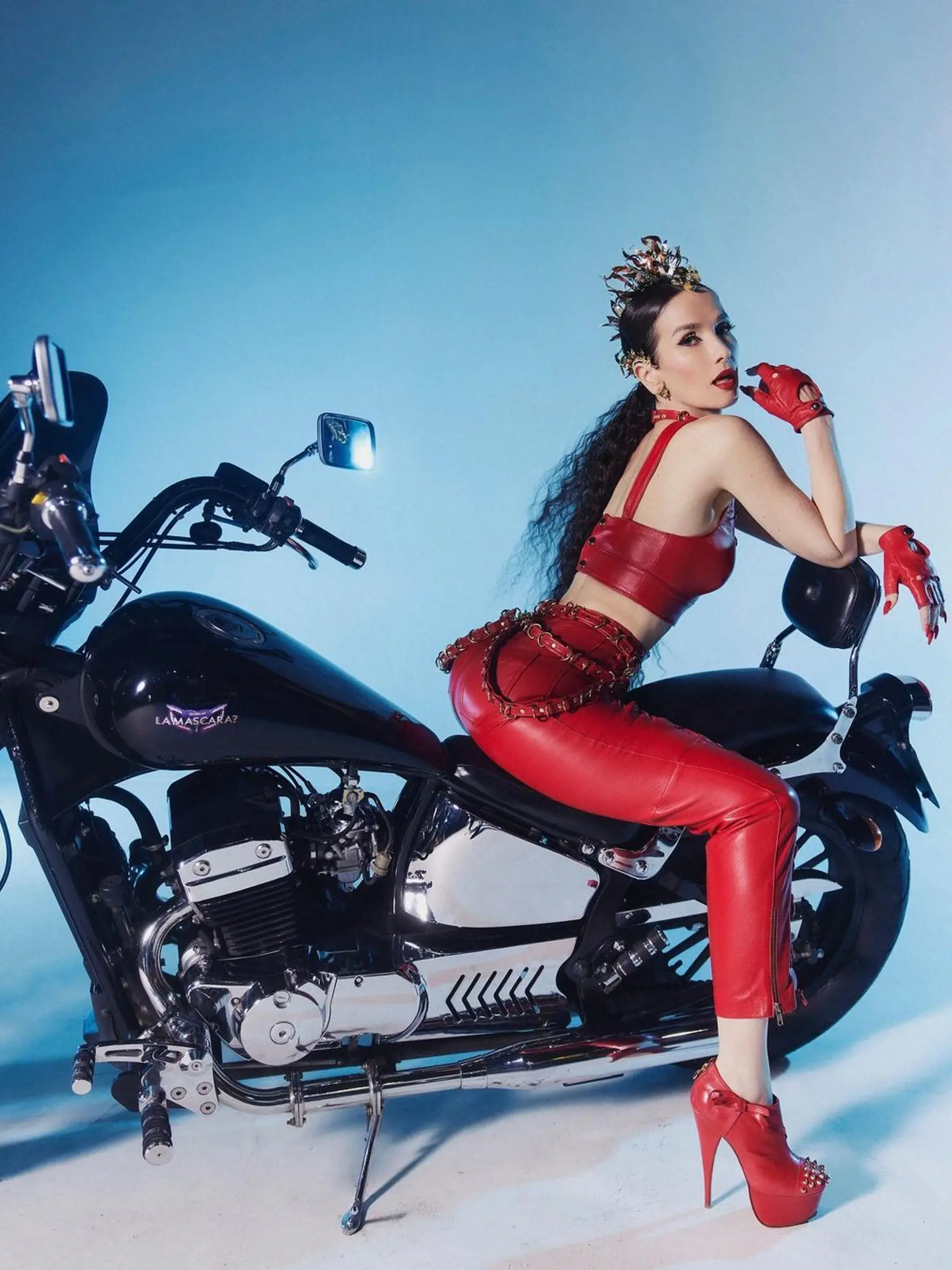 Hviezda populárnej telenovely Divoký anjel herečka Natalia Oreiro očarila Slovákov svojou krásnou tvárou a dlhými tmavými vlasmi. Natalia bola roky verná tomuto imidžu nežnej víly s dlhými vlasmi.