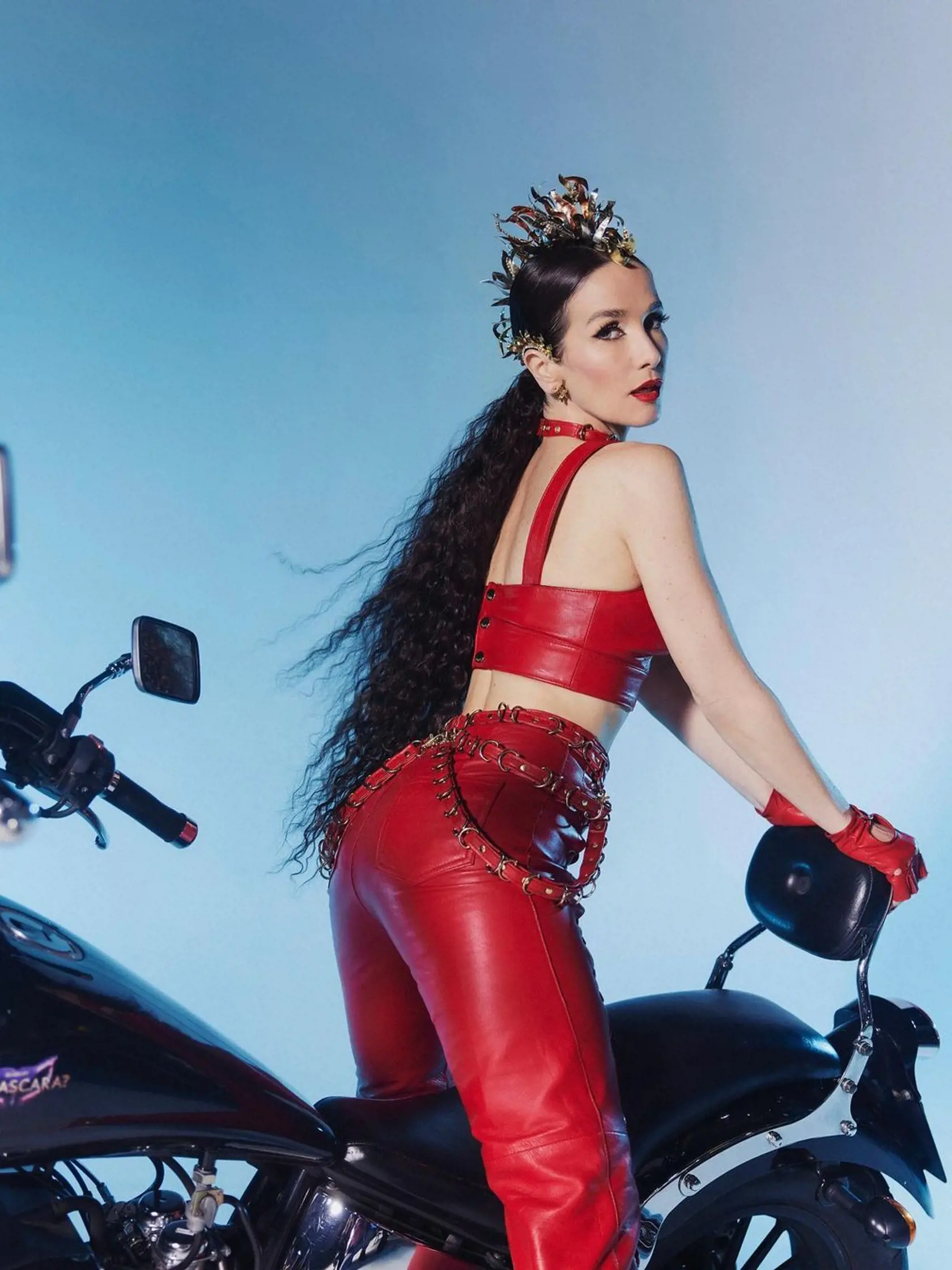 Hviezda populárnej telenovely Divoký anjel herečka Natalia Oreiro očarila Slovákov svojou krásnou tvárou a dlhými tmavými vlasmi. Natalia bola roky verná tomuto imidžu nežnej víly s dlhými vlasmi.