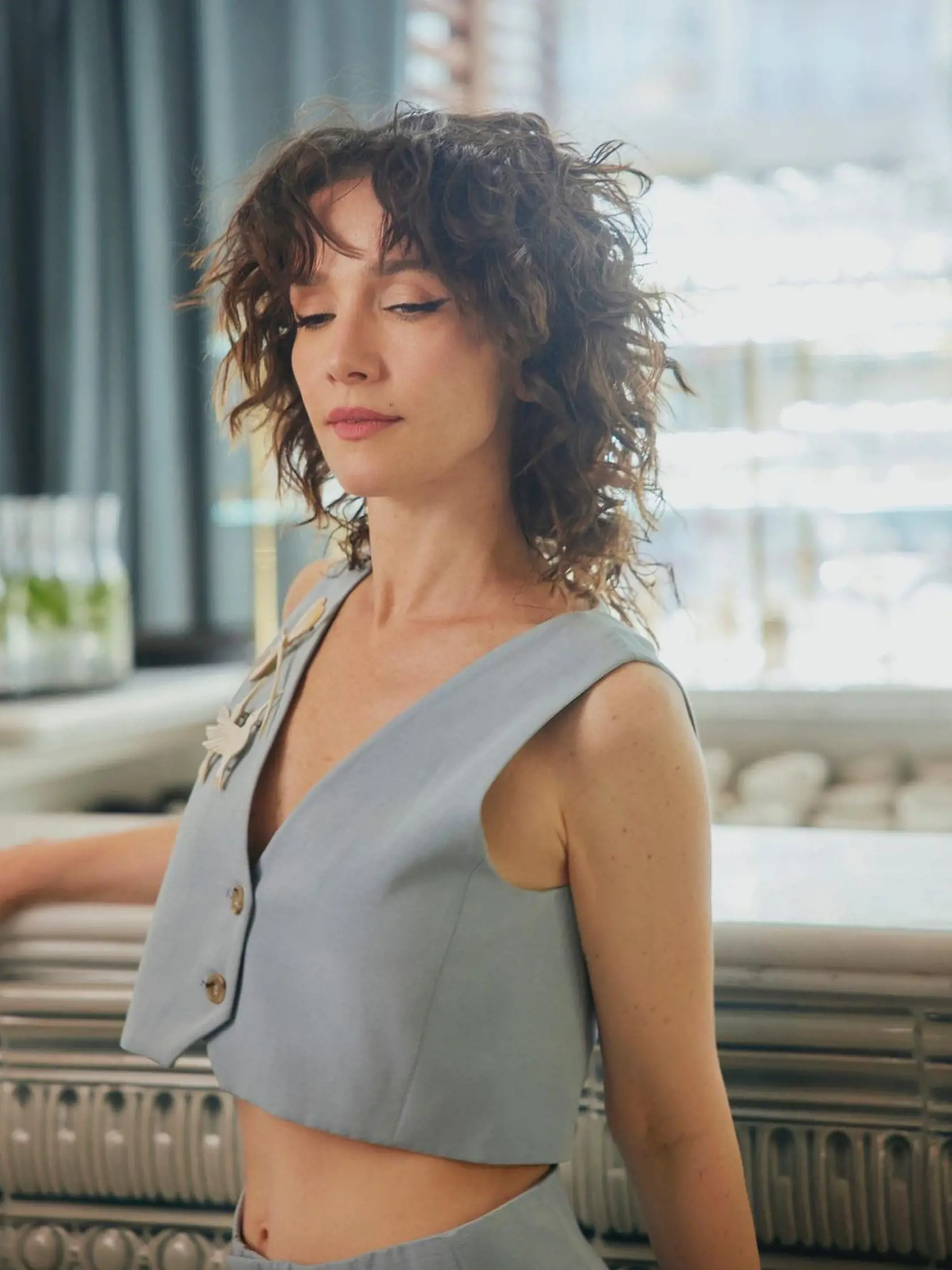 Herečka Natalia Oreiro sa na sociálnej sieti instagram pred pár dňami pochválila radikálnou premenou. Krásne dlhé vlasy, ktoré jej siahali takmer po pás, si nechala ostrihať.