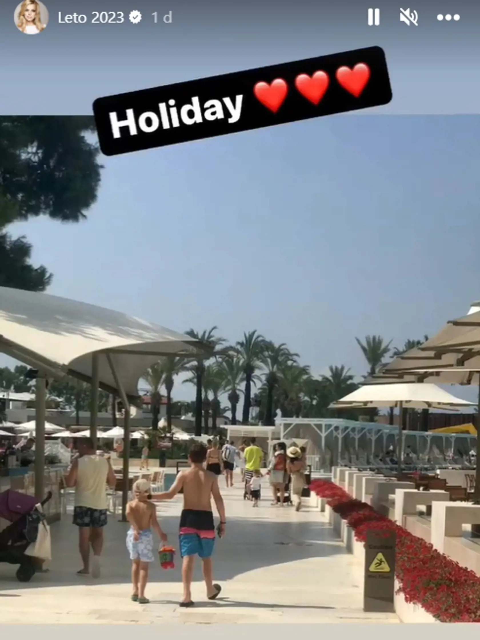 Zlatica si užíva dovolenku s rodinou.