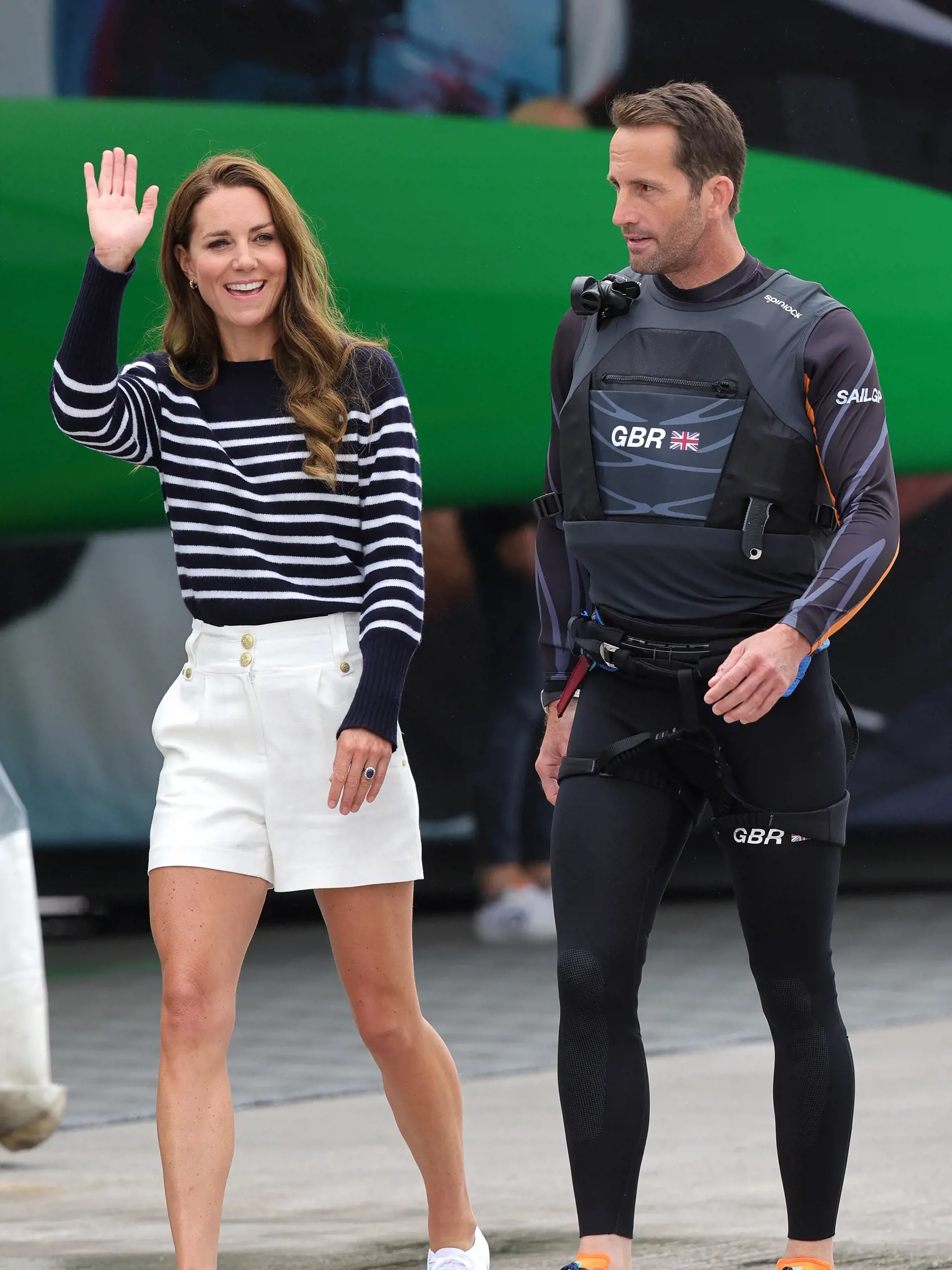 Vojvodkyňa Kate sa v Plymouthe stala súčasťou britského tímu počas priateľských pretekov v plachtení proti tímu Novému Zélandu. 40-ročná vojvodkyňa sa stretla s nadšencami tohto športu, obliekla si športové oblečenie a vyrazila na more.