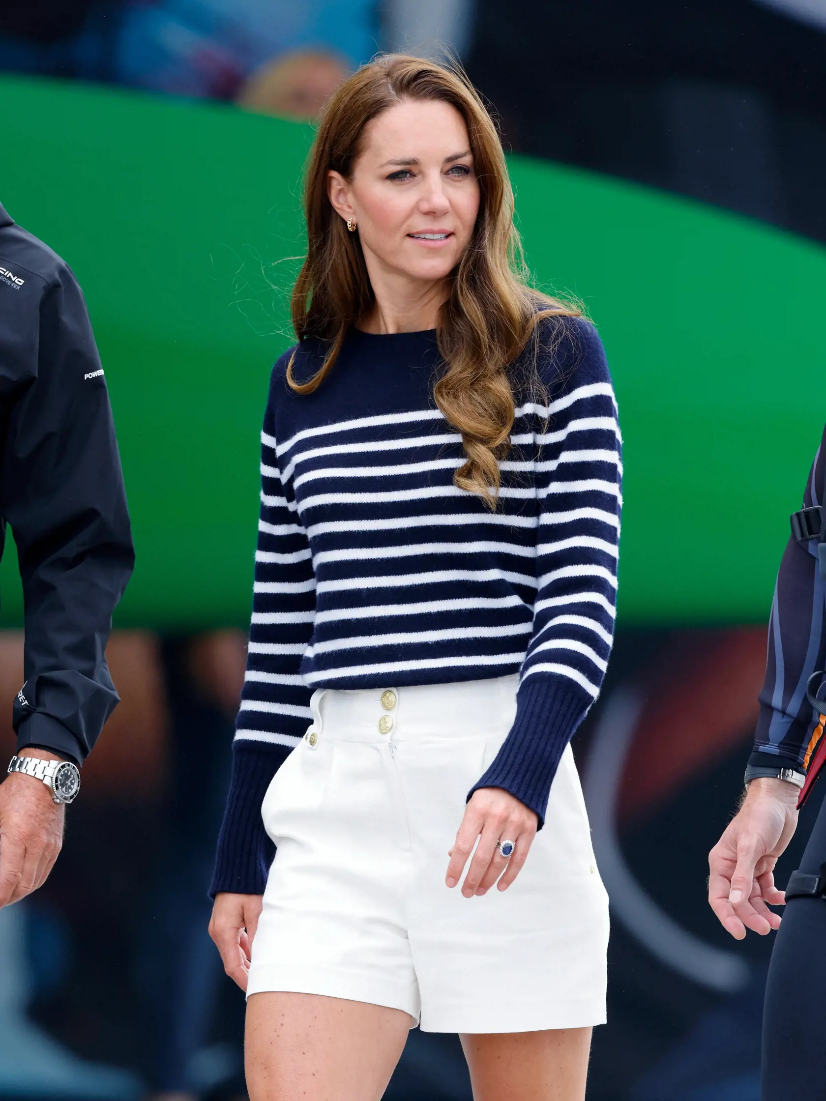 Vojvodkyňa Kate sa v Plymouthe stala súčasťou britského tímu počas priateľských pretekov v plachtení proti tímu Novému Zélandu. 40-ročná vojvodkyňa sa stretla s nadšencami tohto športu, obliekla si športové oblečenie a vyrazila na more.