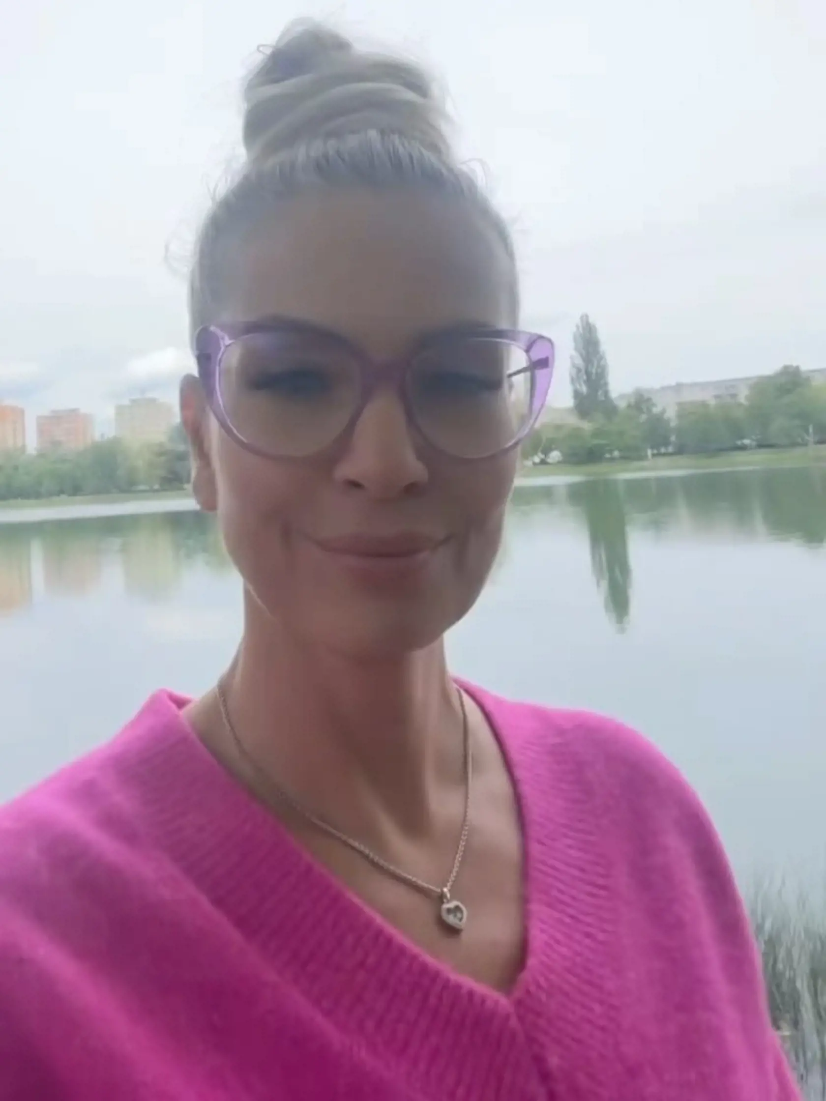Marianna Ďurianová takto zmenila imidž. Tvrdý pohľad, vlasy do drdolu a tie okuliare? Nespoznali ste ju!