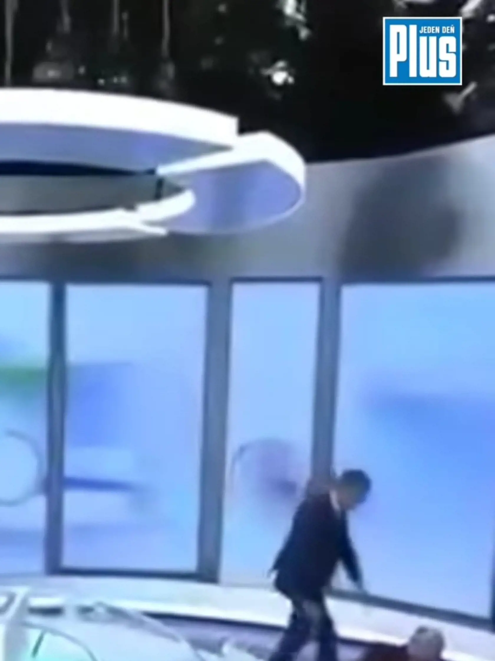 Rudolf Huliak spadol zo stoličky po skončení relácie. Napokon sa však postavil na vlastné nohy a tak sa mu zrejme nič vážne nestalo.