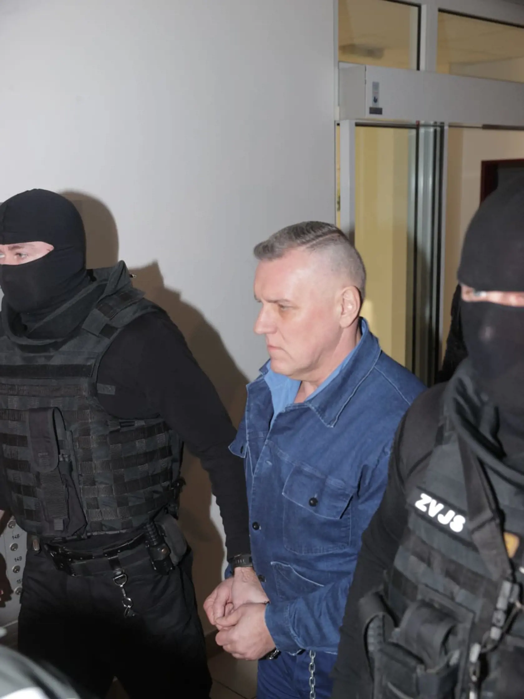 Pojednávanie s obávaným Róbertom Lališom na ŠTS. Na svedeckú lavicu sa posadil aj Mikuláš Černák.