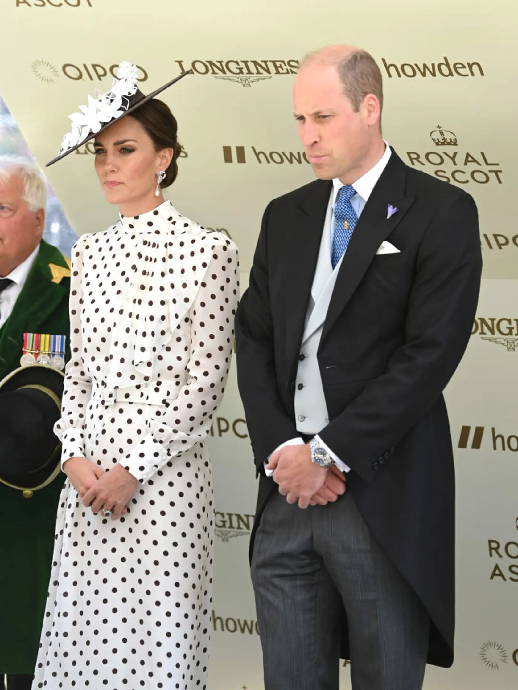 Vojvodkyňa Kate zažiarila v bodkovaných šatách.